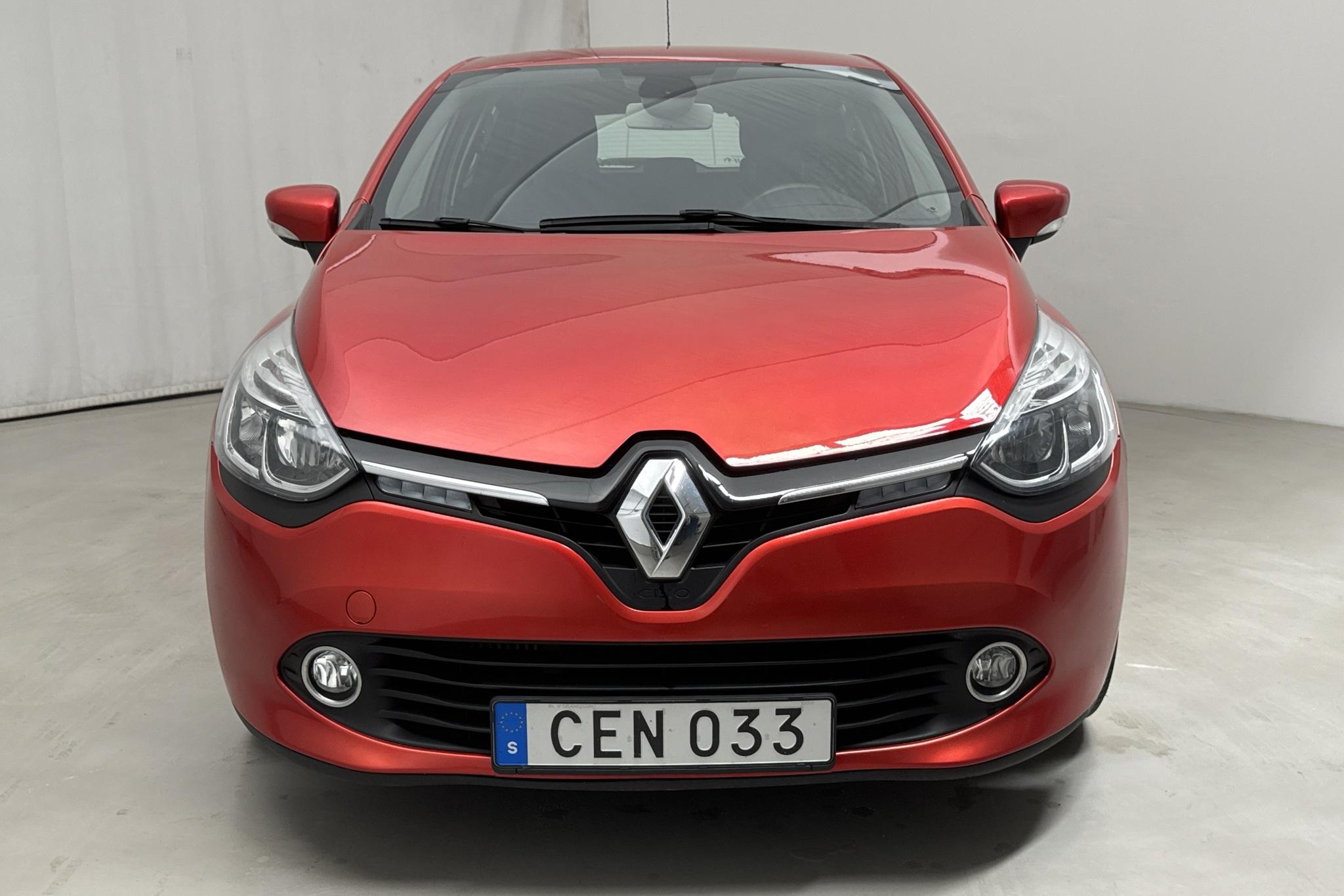 Renault Clio IV 0.9 TCe 90 5dr (90hk) - 12 463 mil - Manuell - röd - 2015