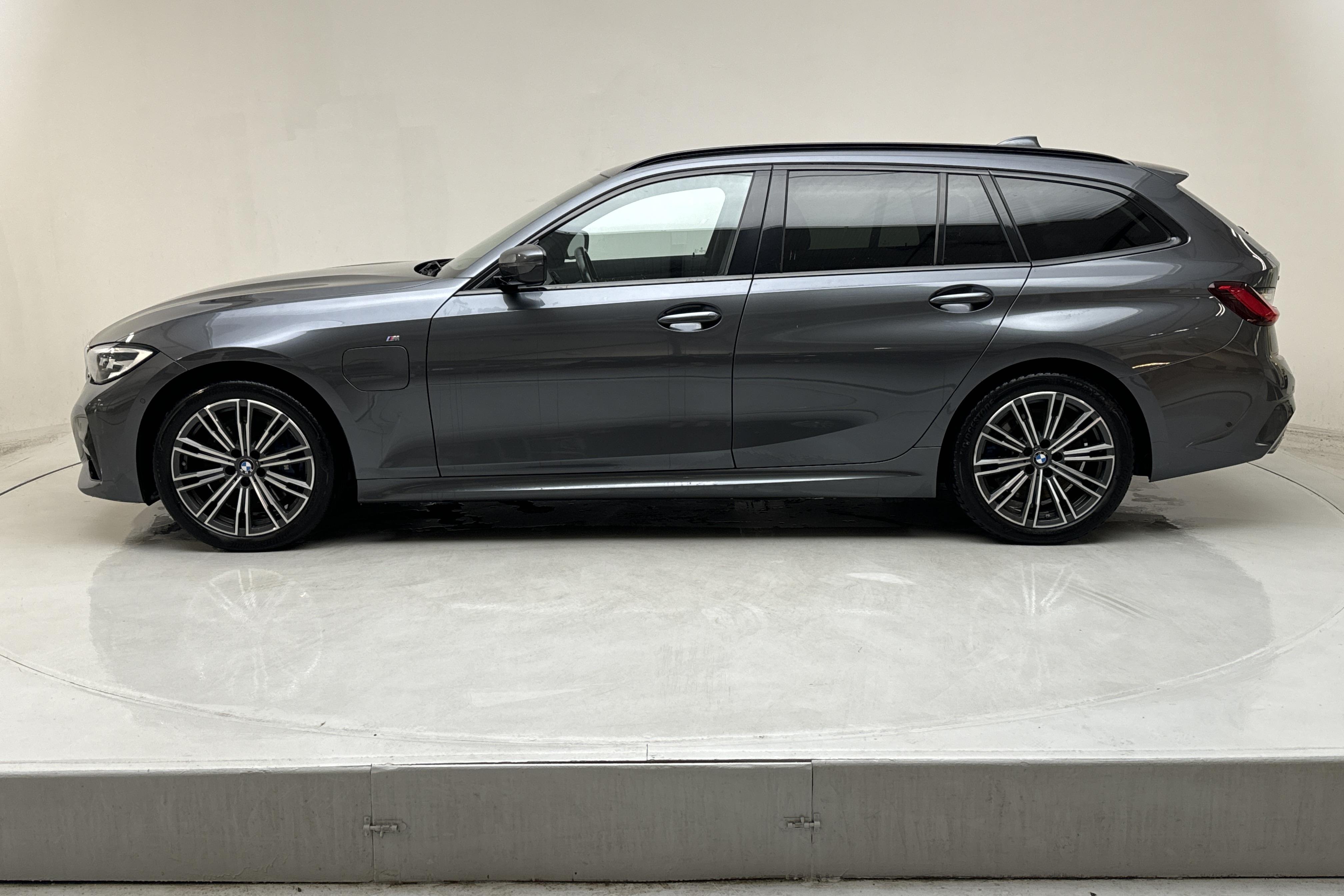 BMW 330e xDrive Touring, G21 (292hk) - 49 490 km - Automatyczna - szary - 2021