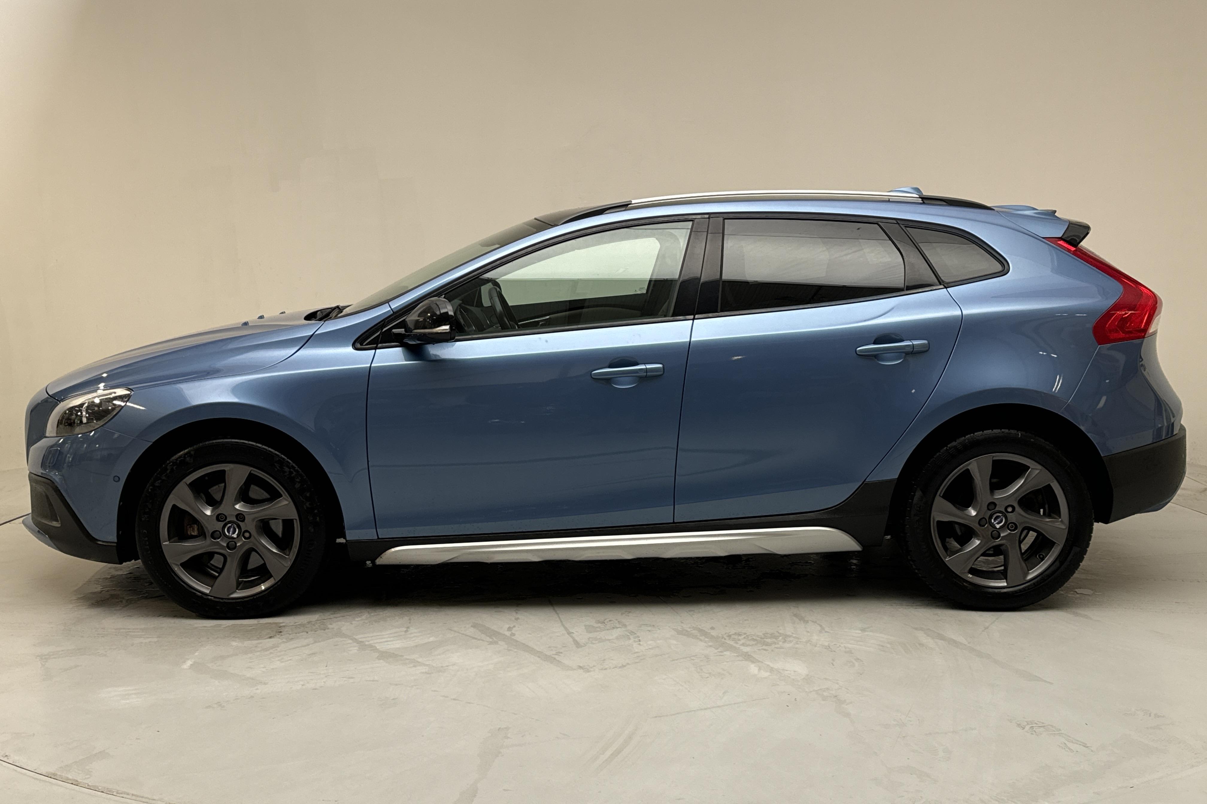 Volvo V40 Cross Country D2 (120hk) - 84 900 km - Käsitsi - sinine - 2016