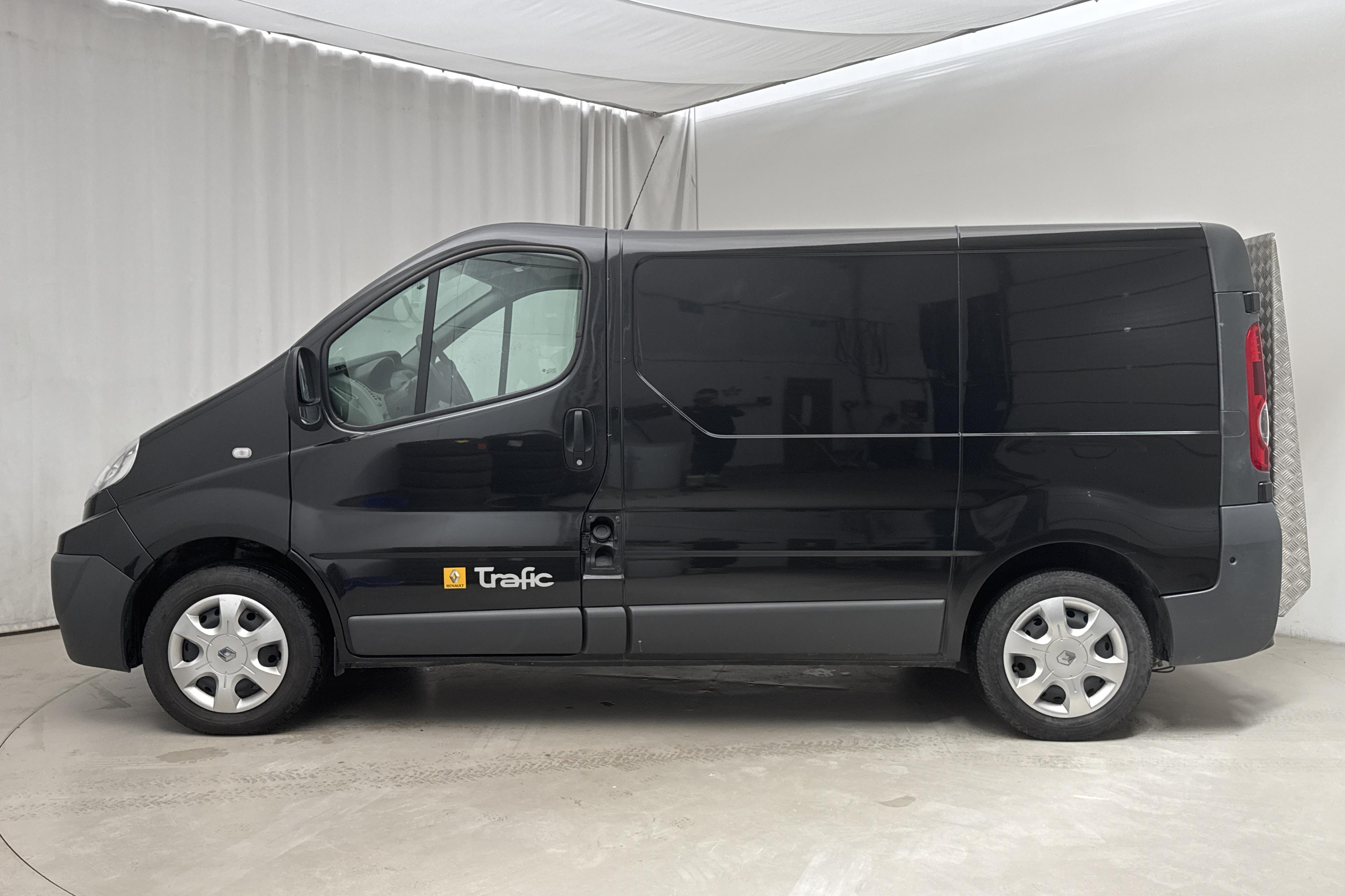 Renault Trafic 2.0 dCi Skåp/Buss (90hk) - 13 267 mil - Manuell - svart - 2014