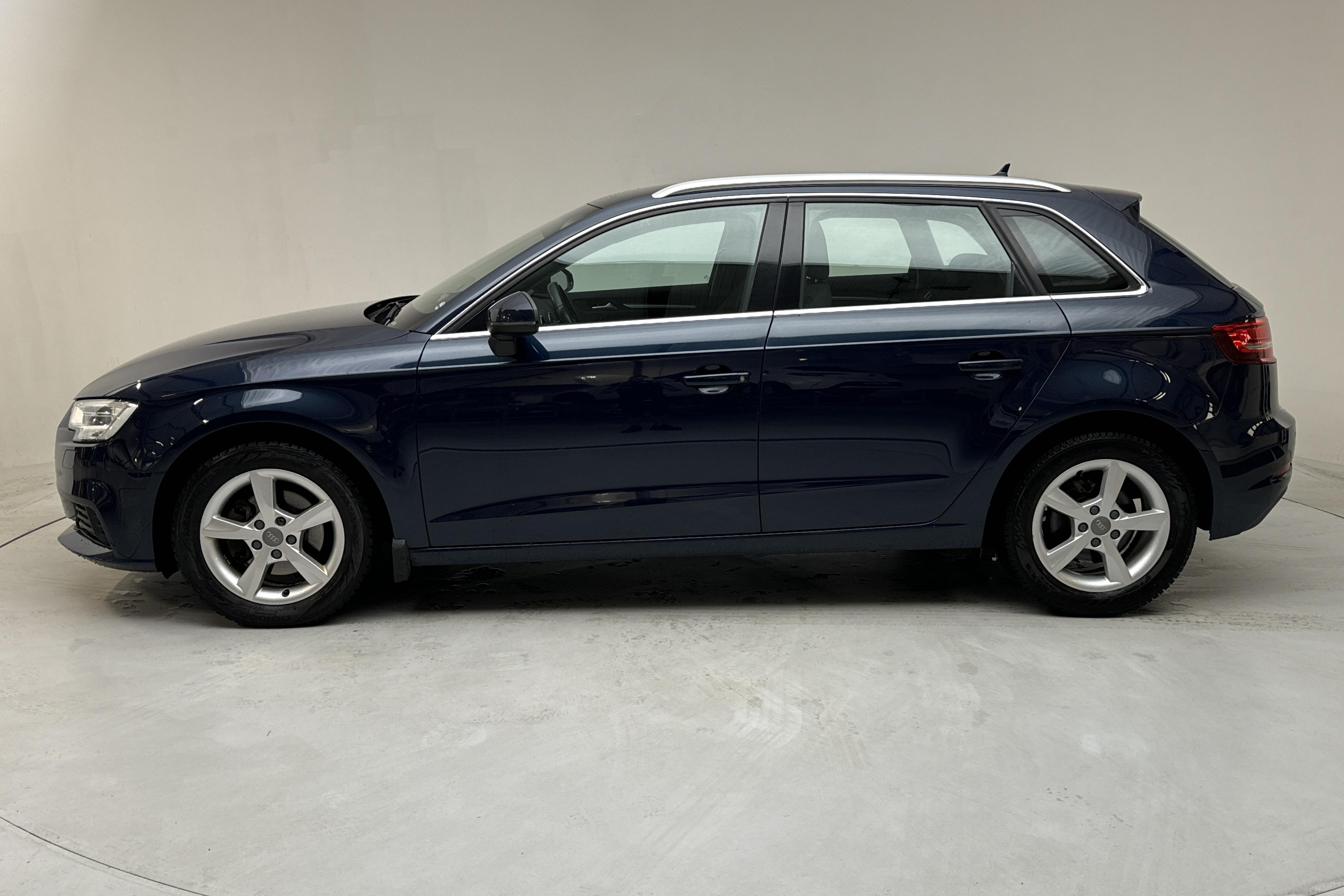 Audi A3 1.6 TDI Sportback (110hk) - 65 560 km - Manual - blue - 2017