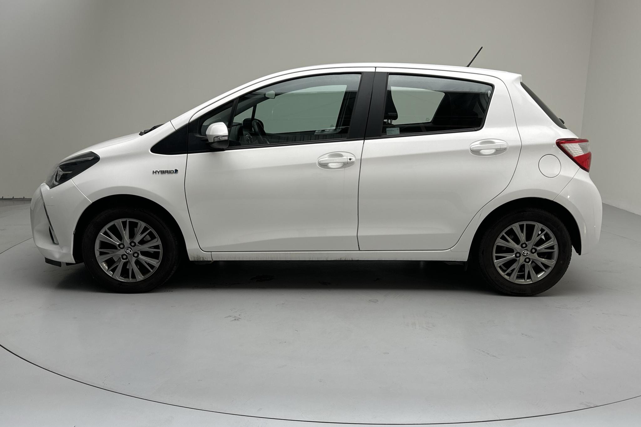 Toyota Yaris 1.5 Hybrid 5dr (101hk) - 72 120 km - Automatyczna - biały - 2018