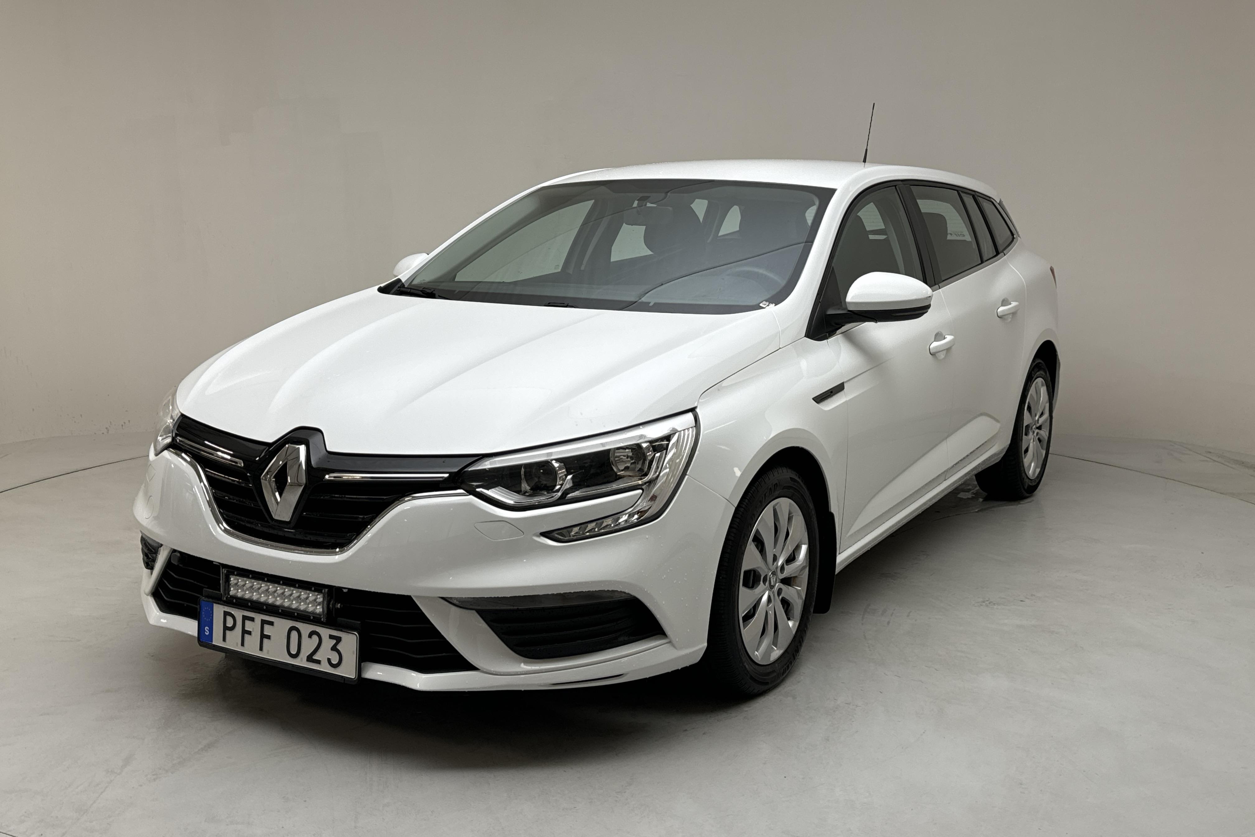 Renault Mégane 1.5 dCi Sport Tourer (110hk) - 76 170 km - Manual - white - 2017