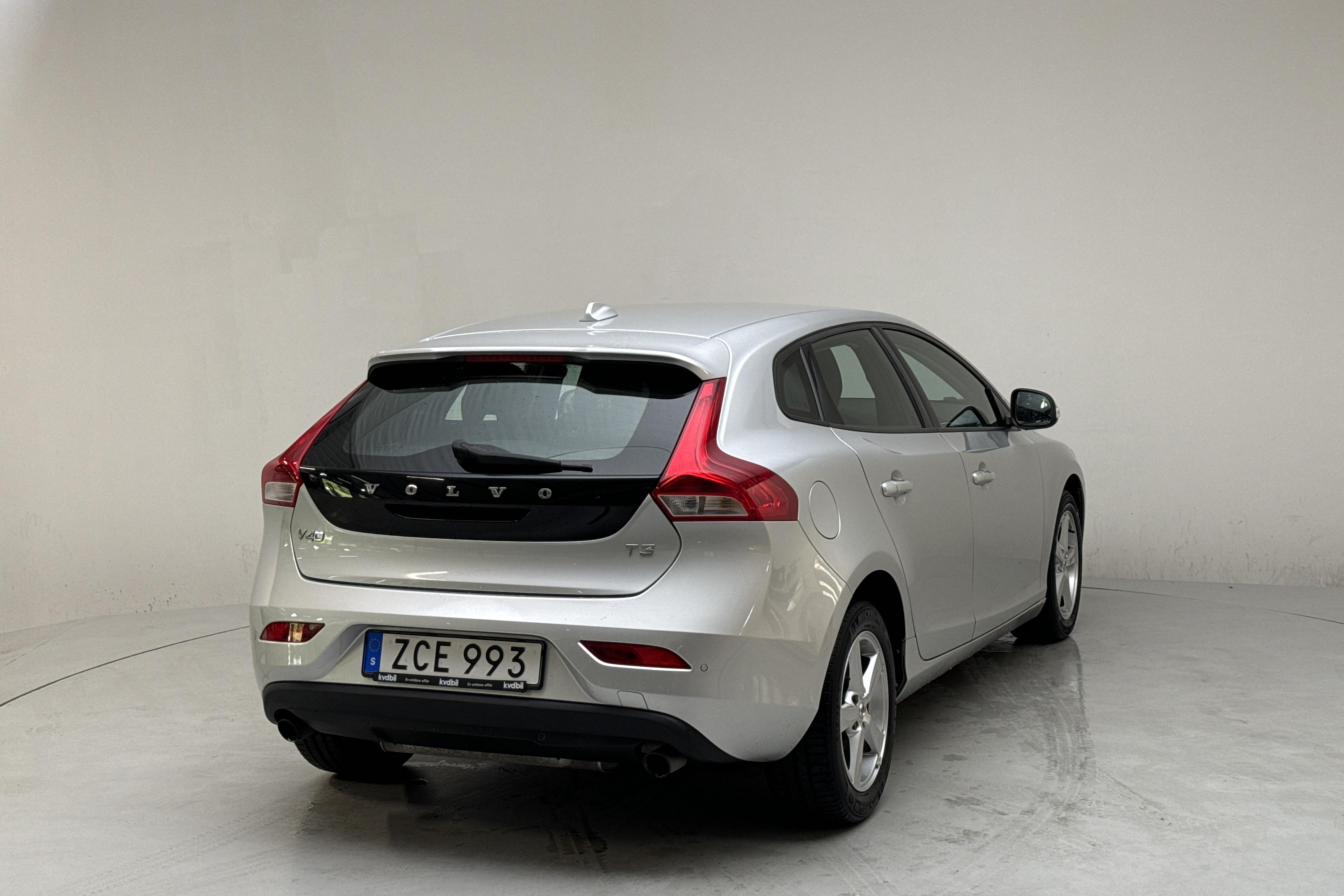 Volvo V40 T3 (152hk) - 68 880 km - Manual - silver - 2018