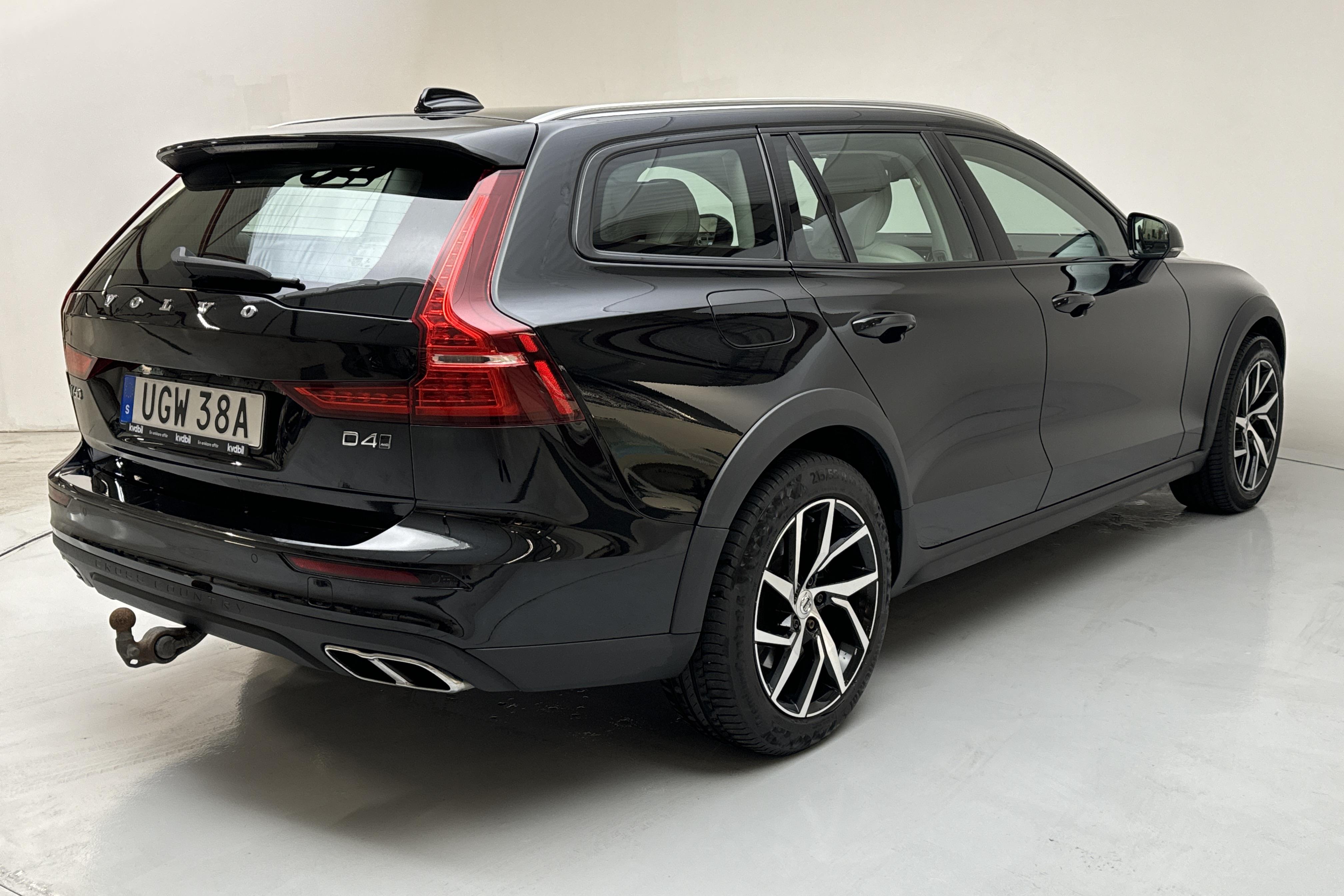 Volvo V60 D4 Cross Country AWD (190hk) - 16 230 mil - Automat - svart - 2020