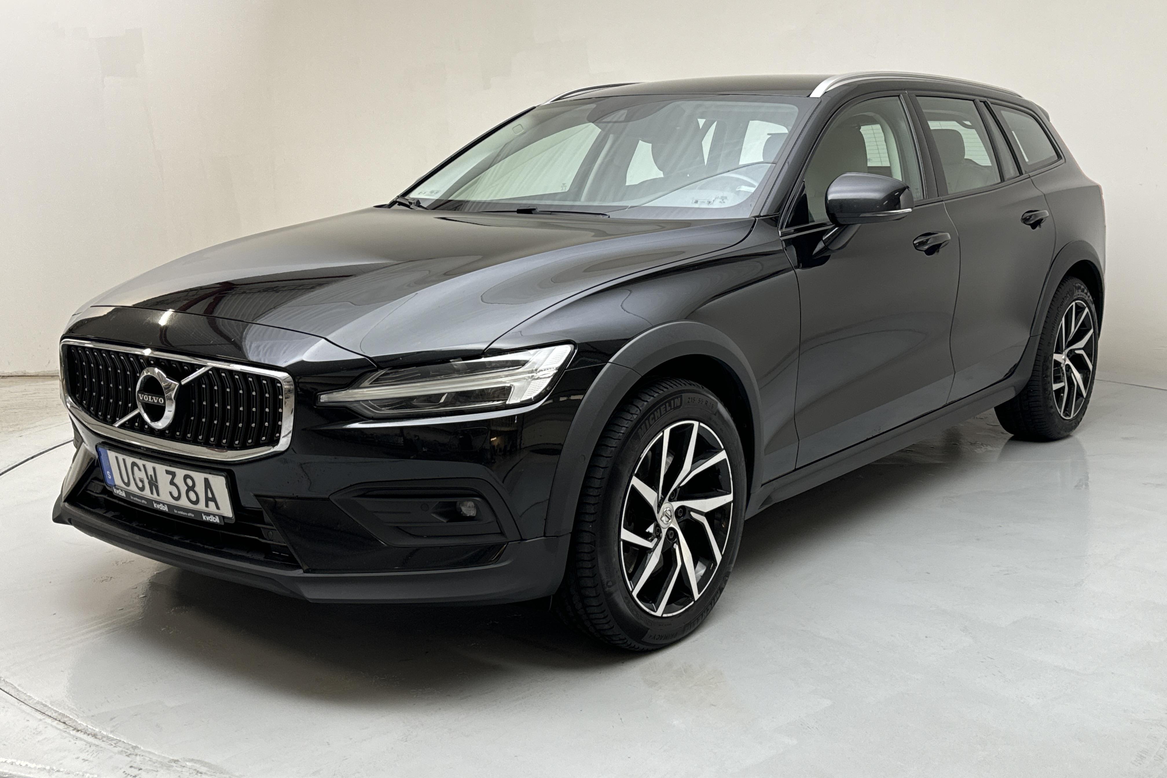 Volvo V60 D4 Cross Country AWD (190hk) - 16 230 mil - Automat - svart - 2020