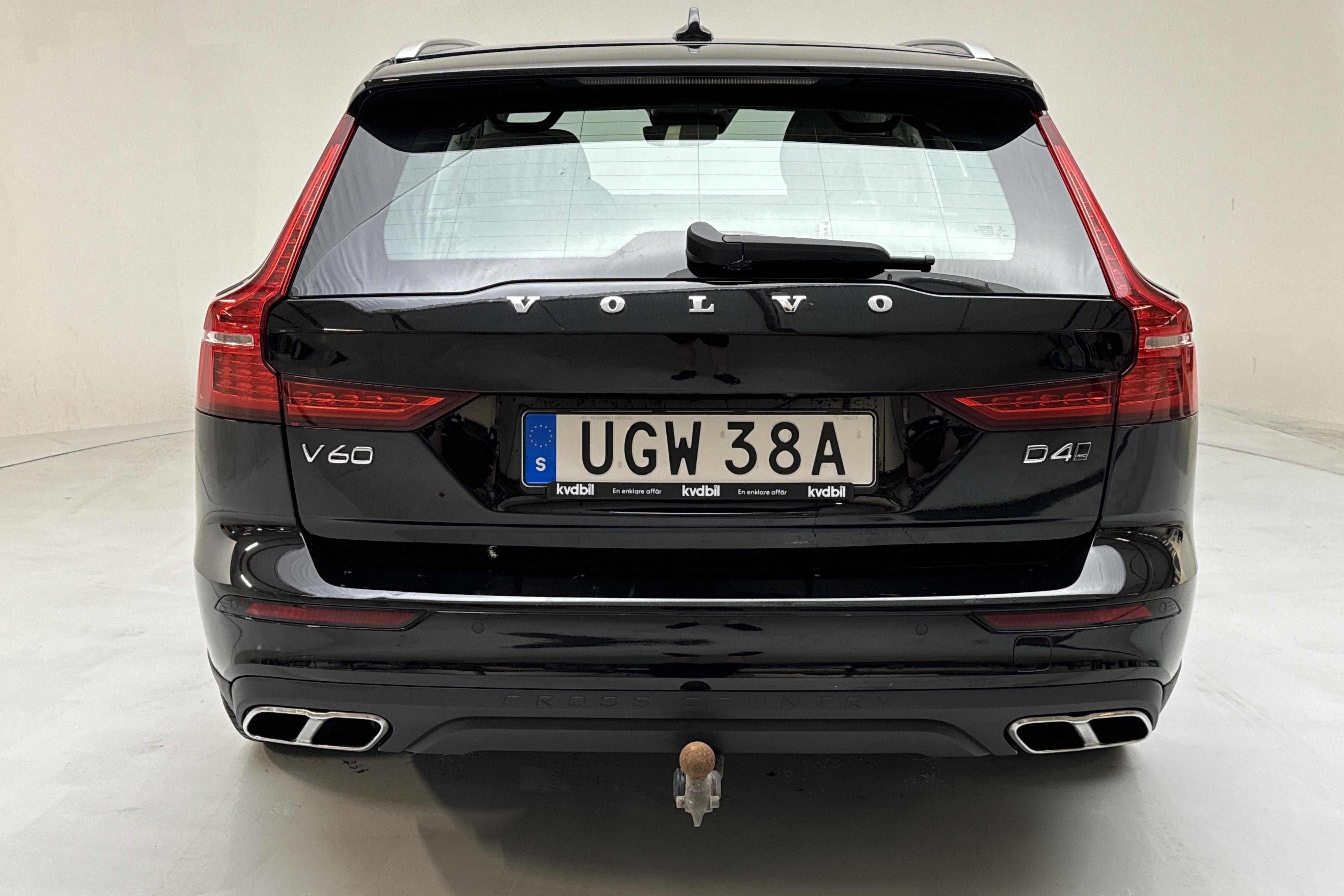 Volvo V60 D4 Cross Country AWD (190hk) - 16 230 mil - Automat - svart - 2020