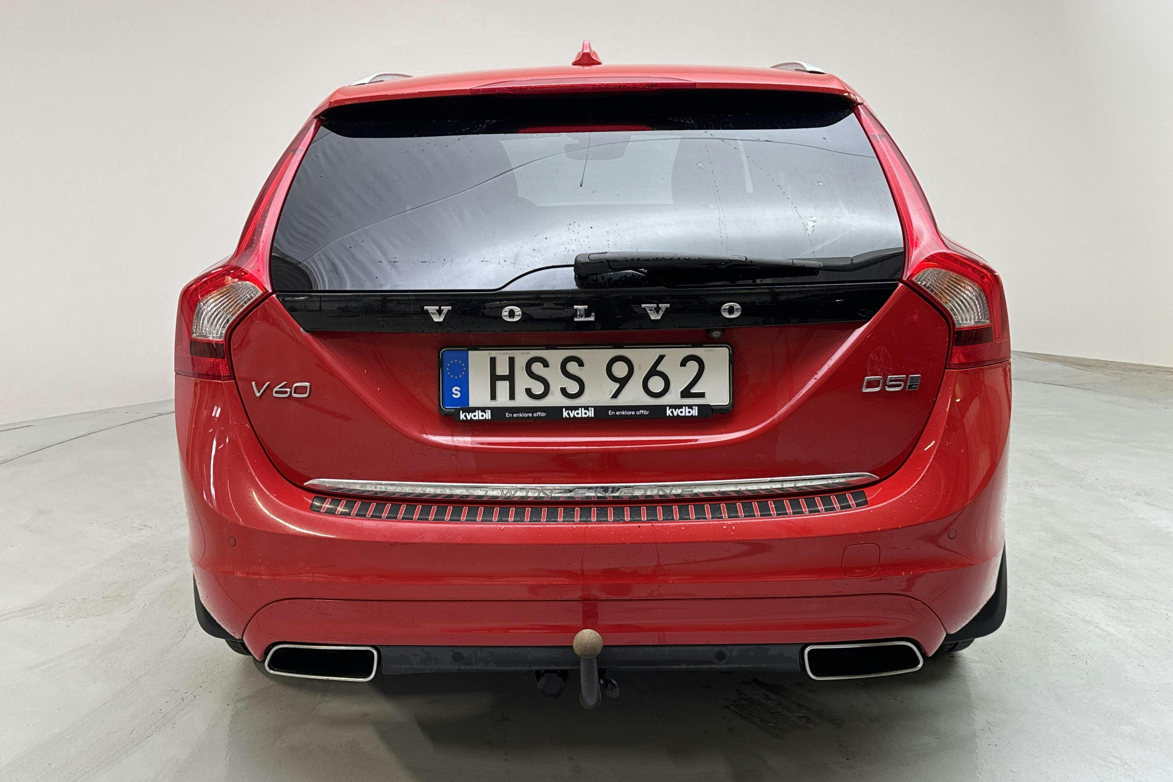 Volvo V60 D5 AWD Twin Engine (163hk) - 220 680 km - Automatyczna - czerwony - 2017