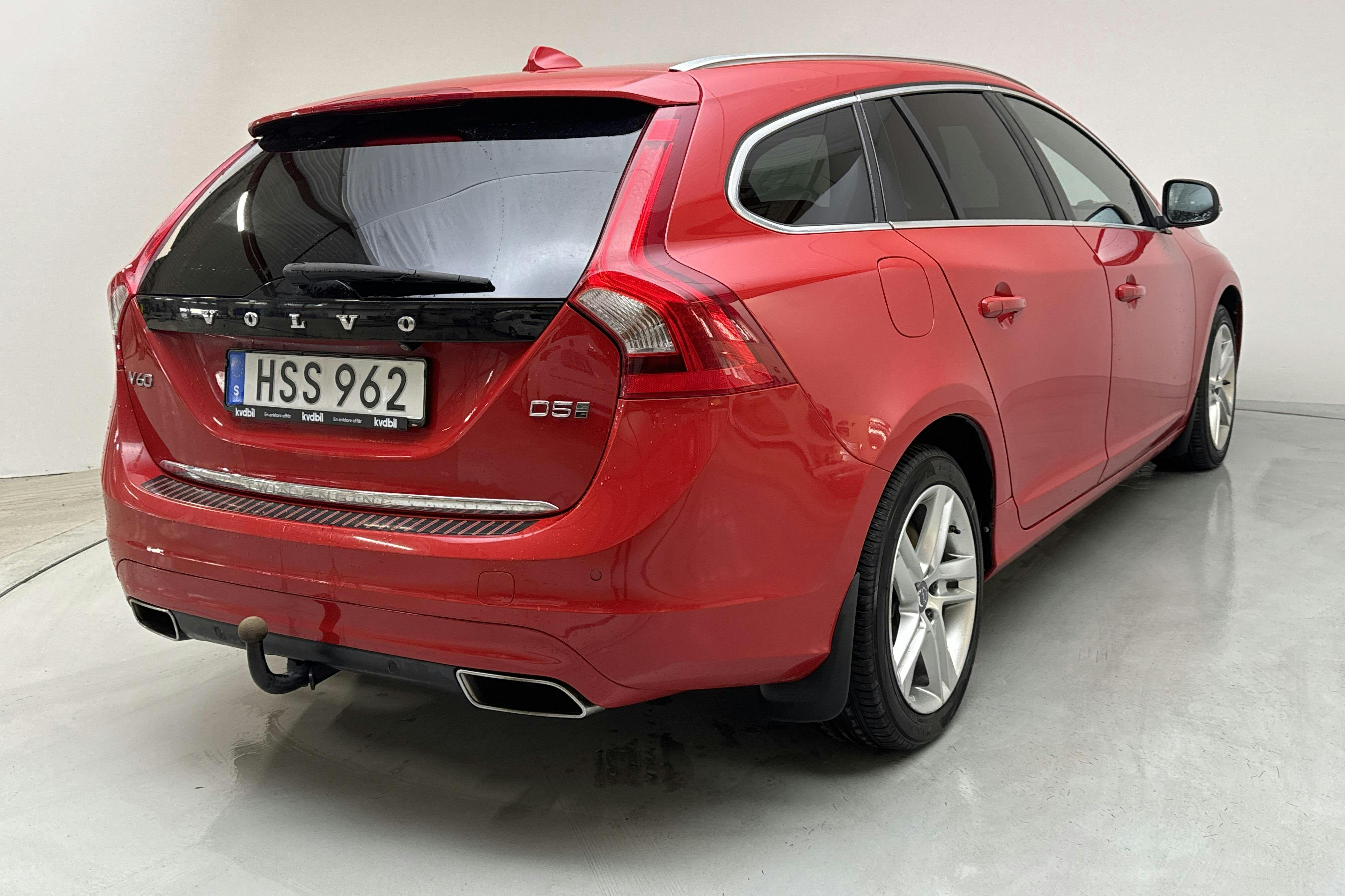 Volvo V60 D5 AWD Twin Engine (163hk) - 220 680 km - Automatyczna - czerwony - 2017