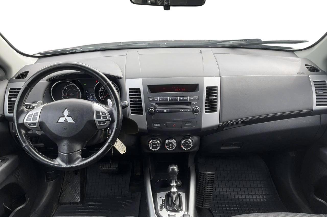 Mitsubishi Outlander 2.2 Di-D (156hk) - 13 141 mil - Automat - grå - 2010