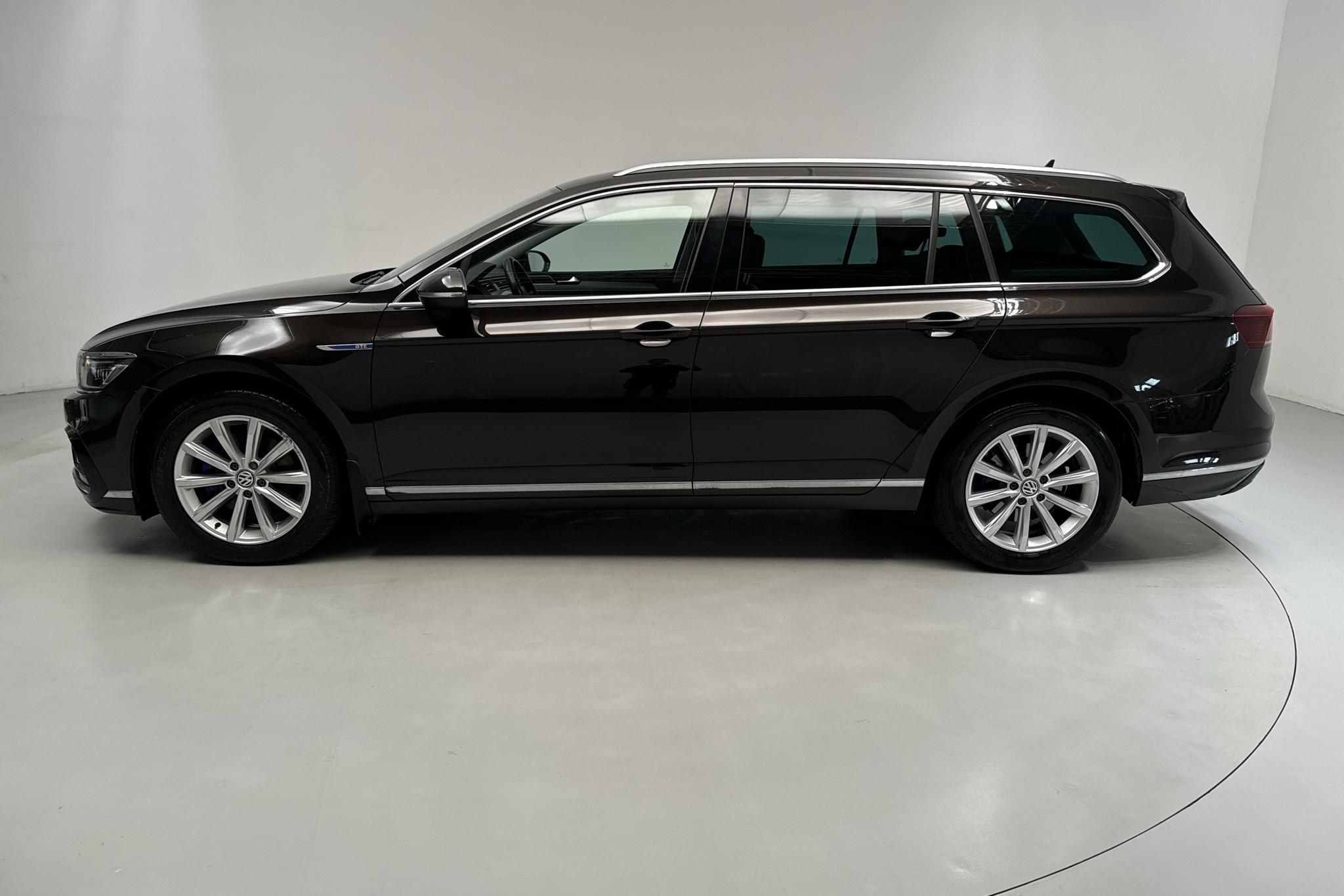 VW Passat 1.4 GTE Sportscombi (218hk) - 107 270 km - Automatyczna - brązowy - 2020