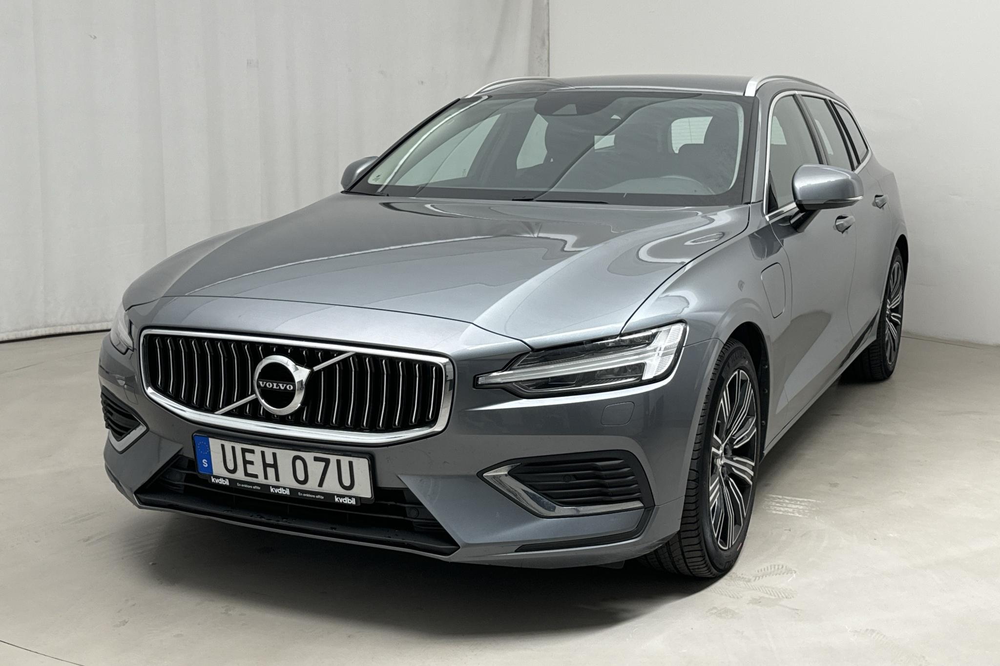 Volvo V60 T6 AWD Twin Engine (340hk) - 112 380 km - Automaatne - hall - 2021