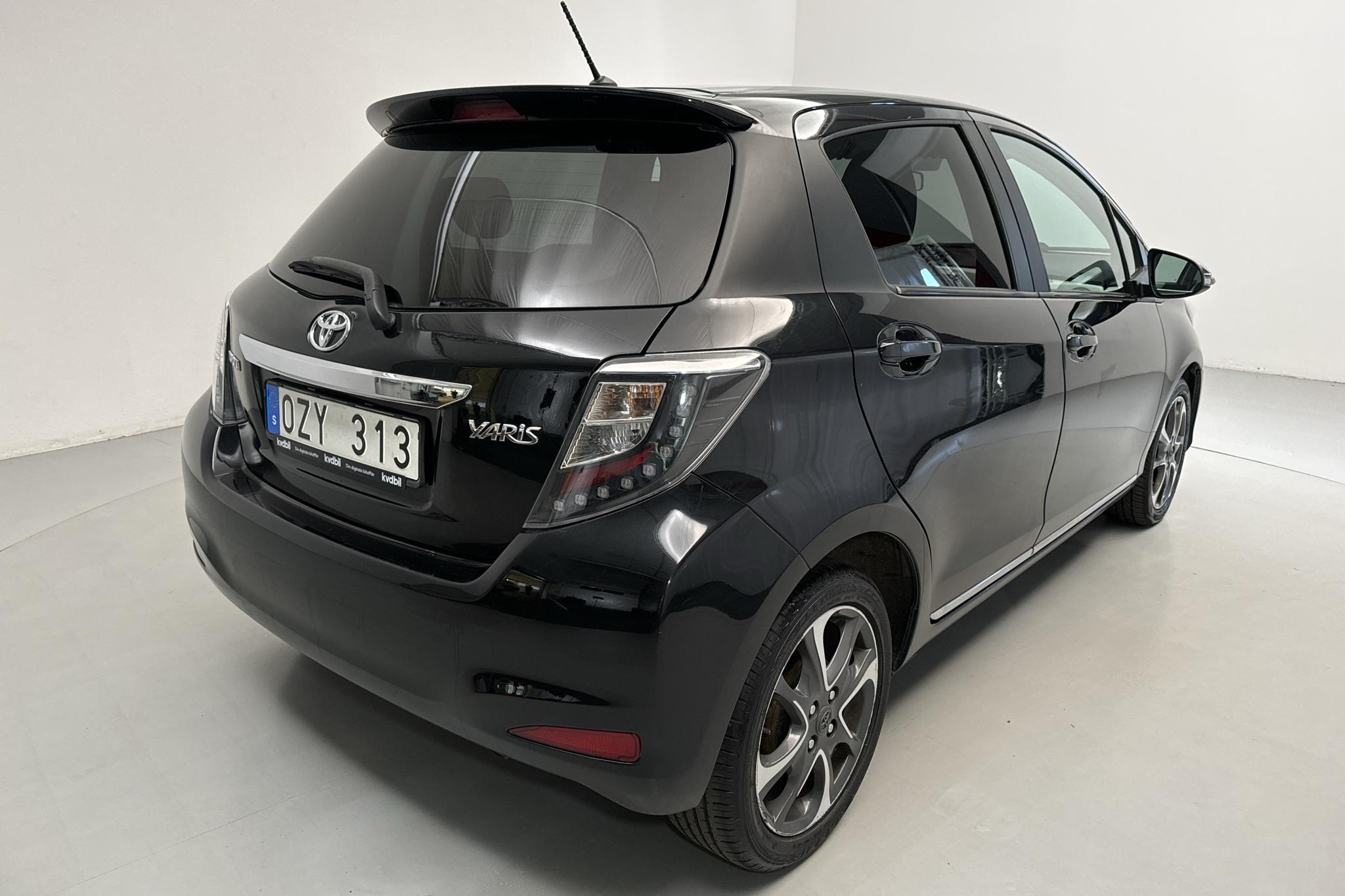 Toyota Yaris 1.33 5dr (100hk) - 114 580 km - Automatyczna - czarny - 2013