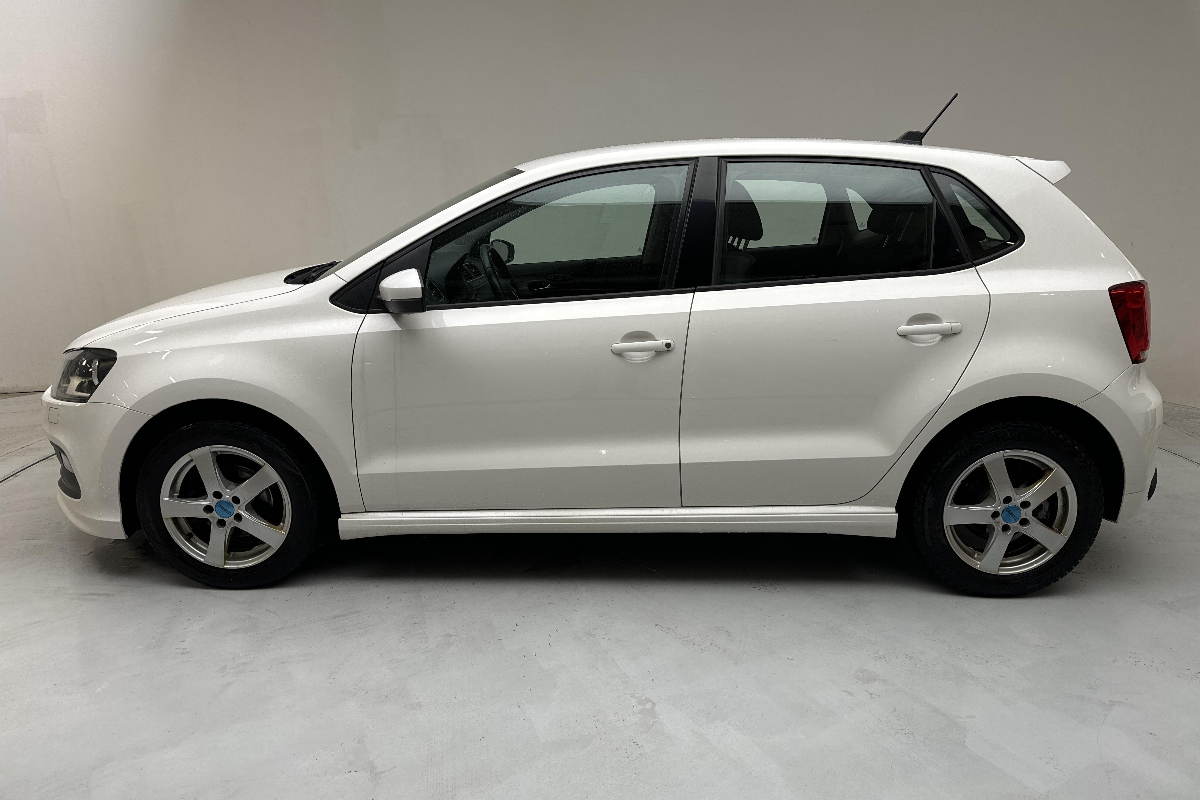 VW Polo 1.2 TSI 5dr (90hk) - 125 560 km - Manual - white - 2014