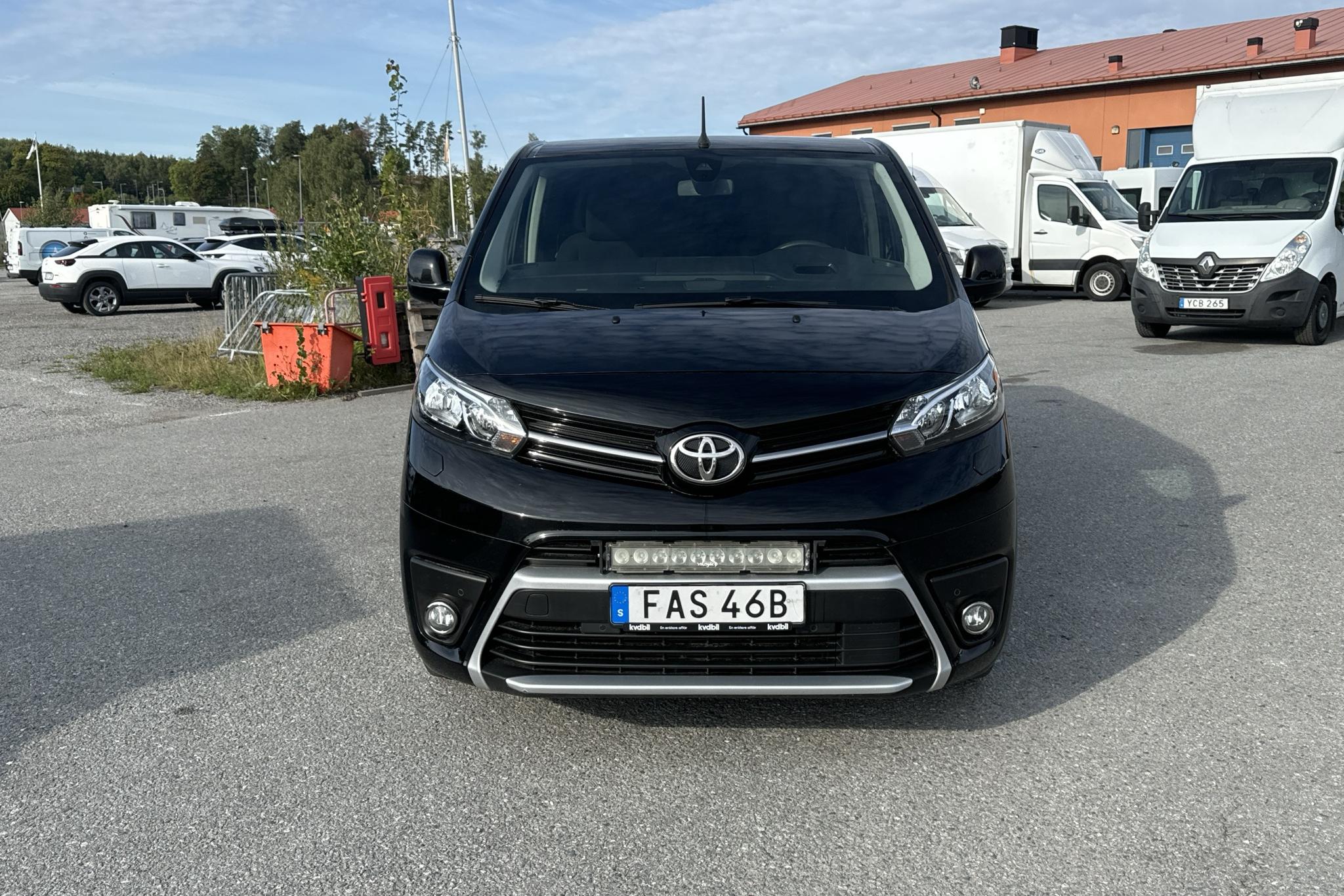 Toyota PROACE 2.0D - 99 110 km - Automaattinen - musta - 2019