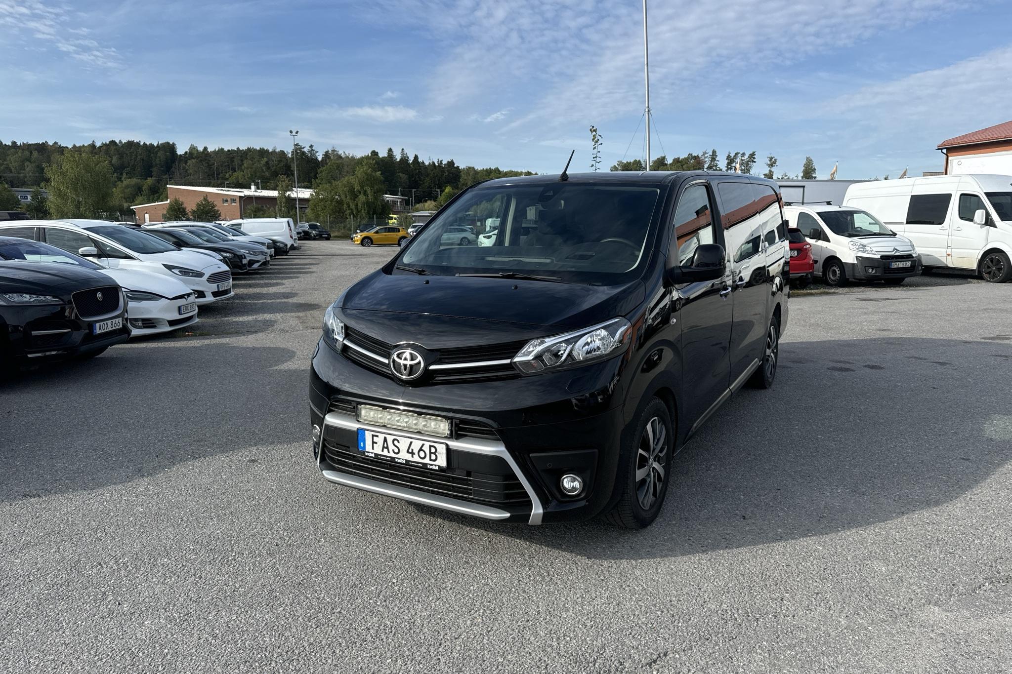 Toyota PROACE 2.0D - 99 110 km - Automaattinen - musta - 2019