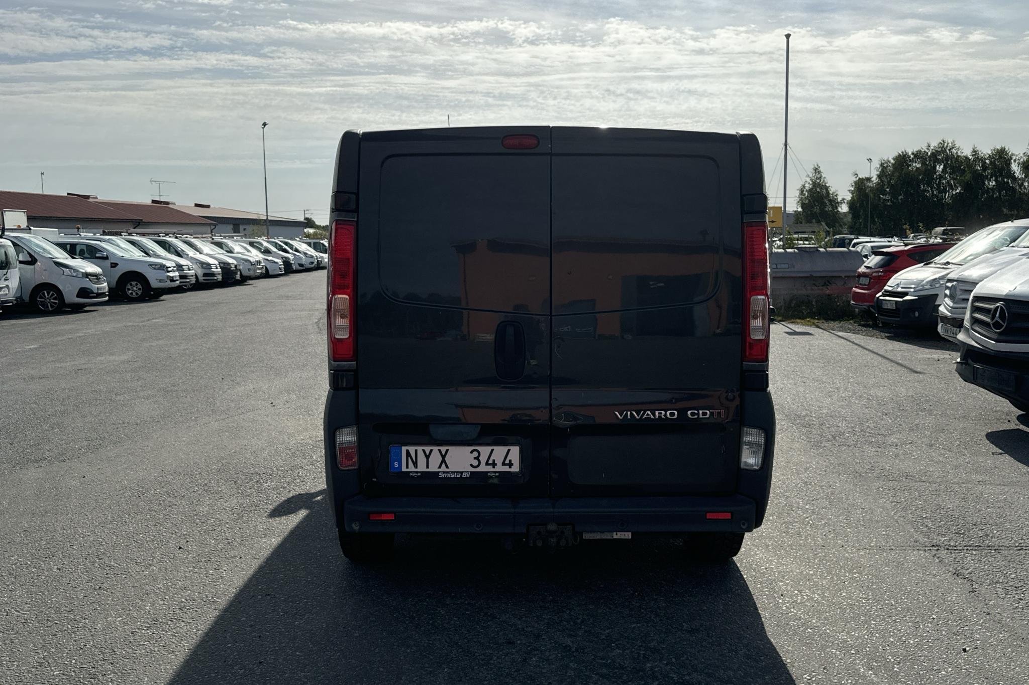 Opel Vivaro 2.0 CDTI (114hk) - 153 450 km - Manualna - czarny - 2013