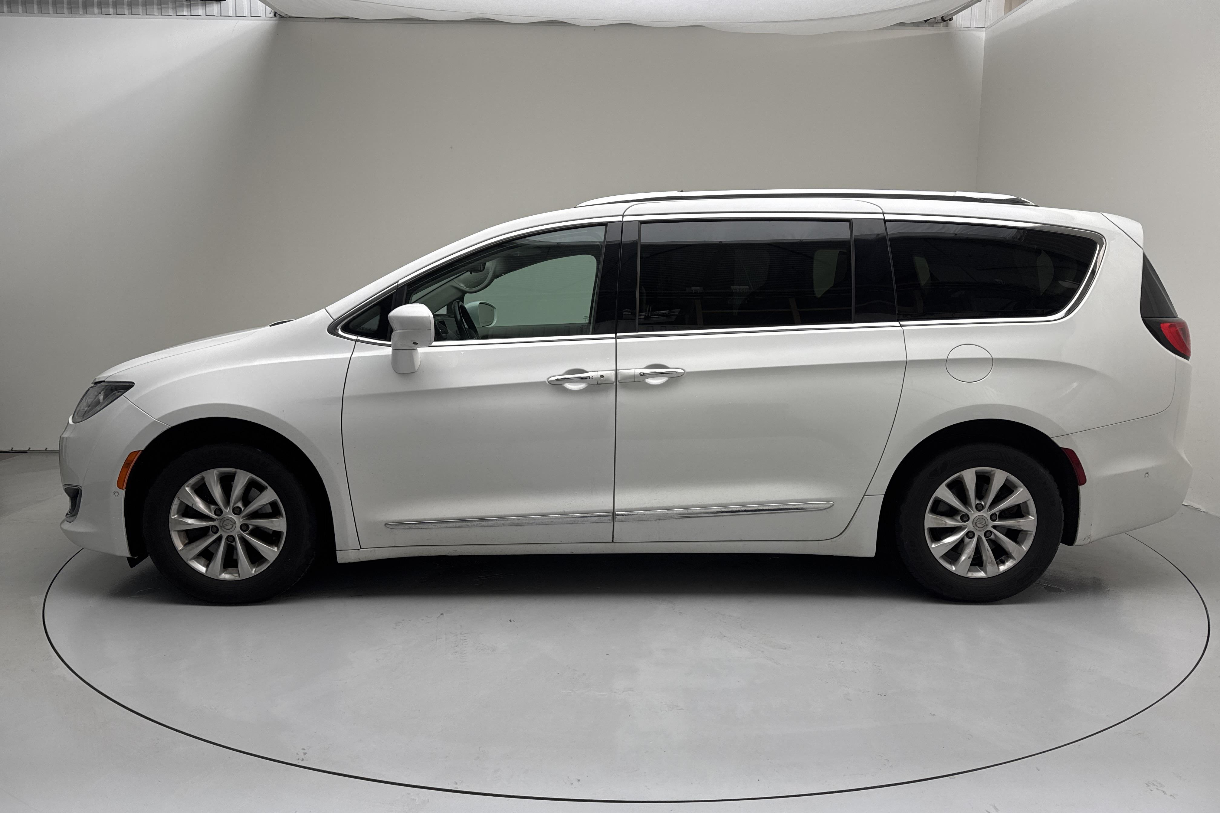 Chrysler Pacifica 3.6 V6 FlexFuel (291hk) - 263 610 km - Automaatne - valge - 2018