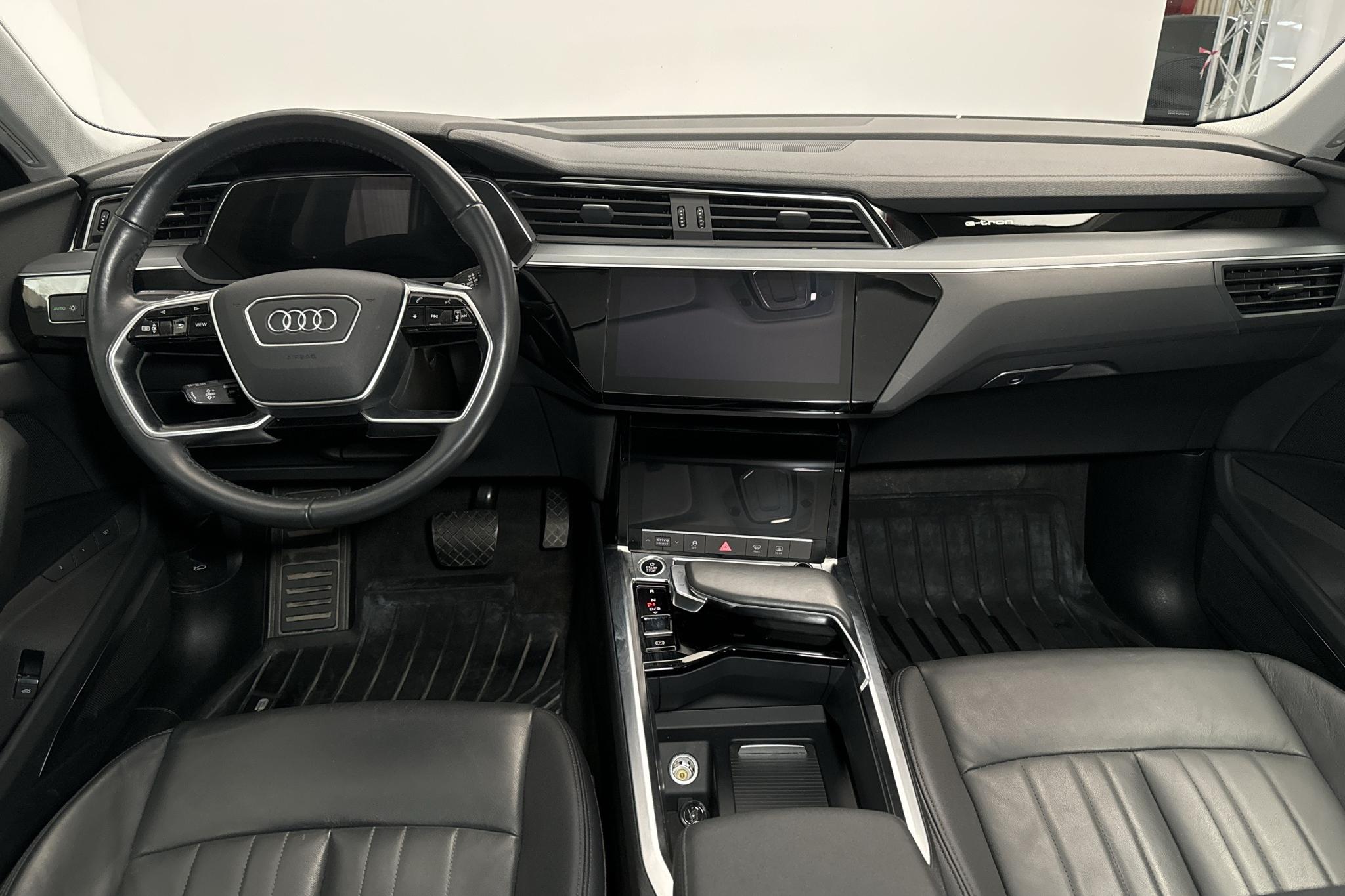 Audi e-tron 55 quattro 95 kWh (360hk) - 87 770 km - Automaatne - hõbe - 2021