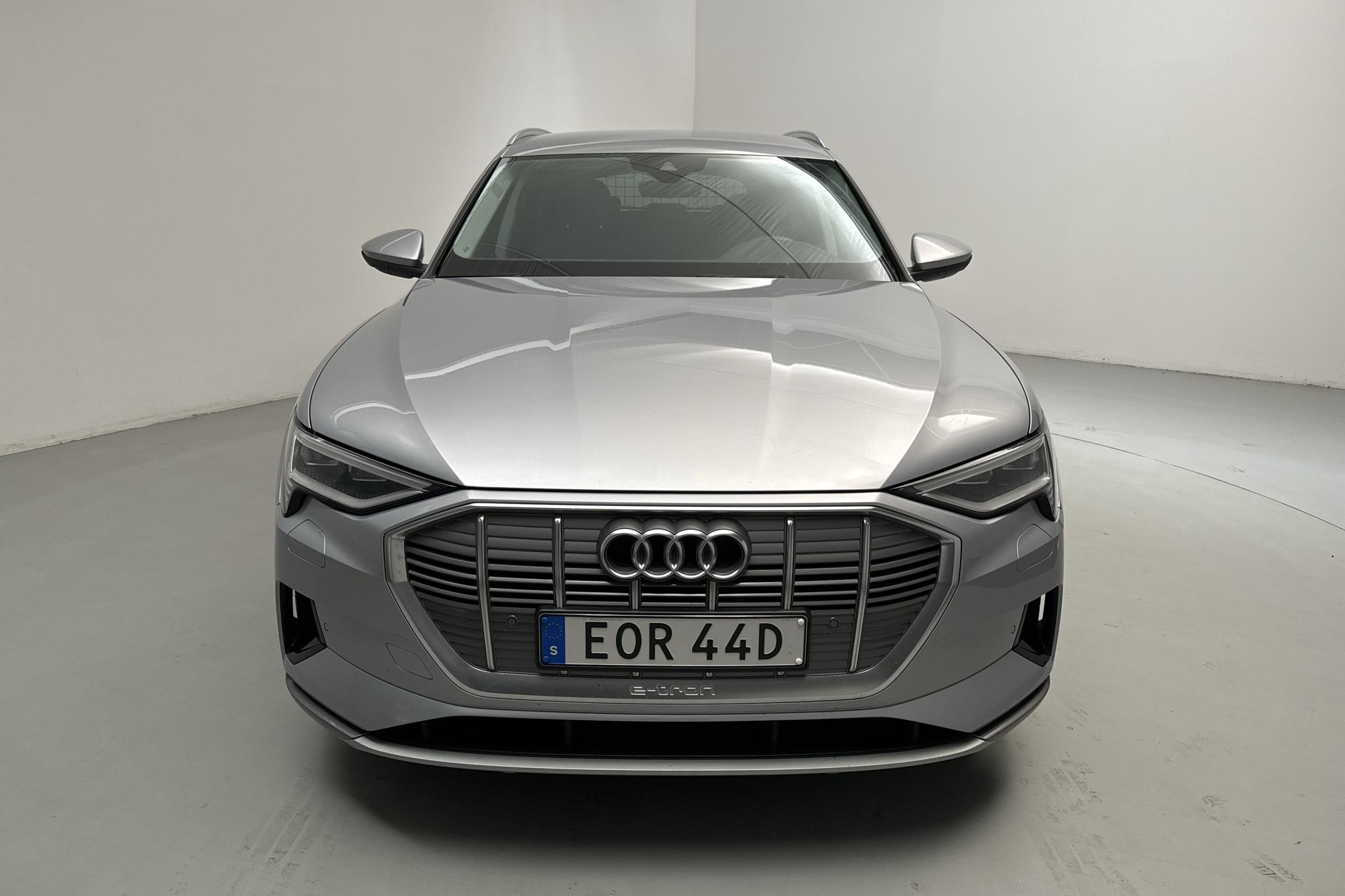 Audi e-tron 55 quattro 95 kWh (360hk) - 87 770 km - Automatyczna - srebro - 2021