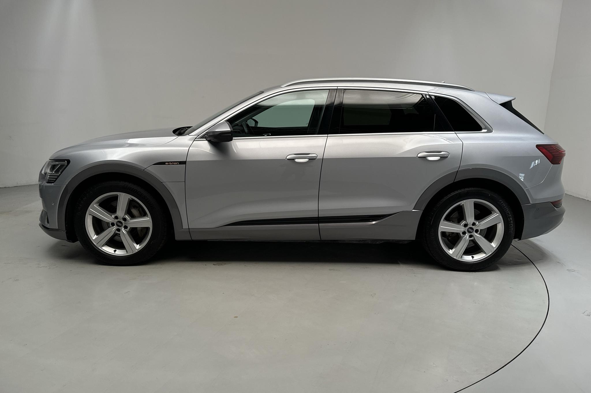 Audi e-tron 55 quattro 95 kWh (360hk) - 87 770 km - Automaattinen - hopea - 2021