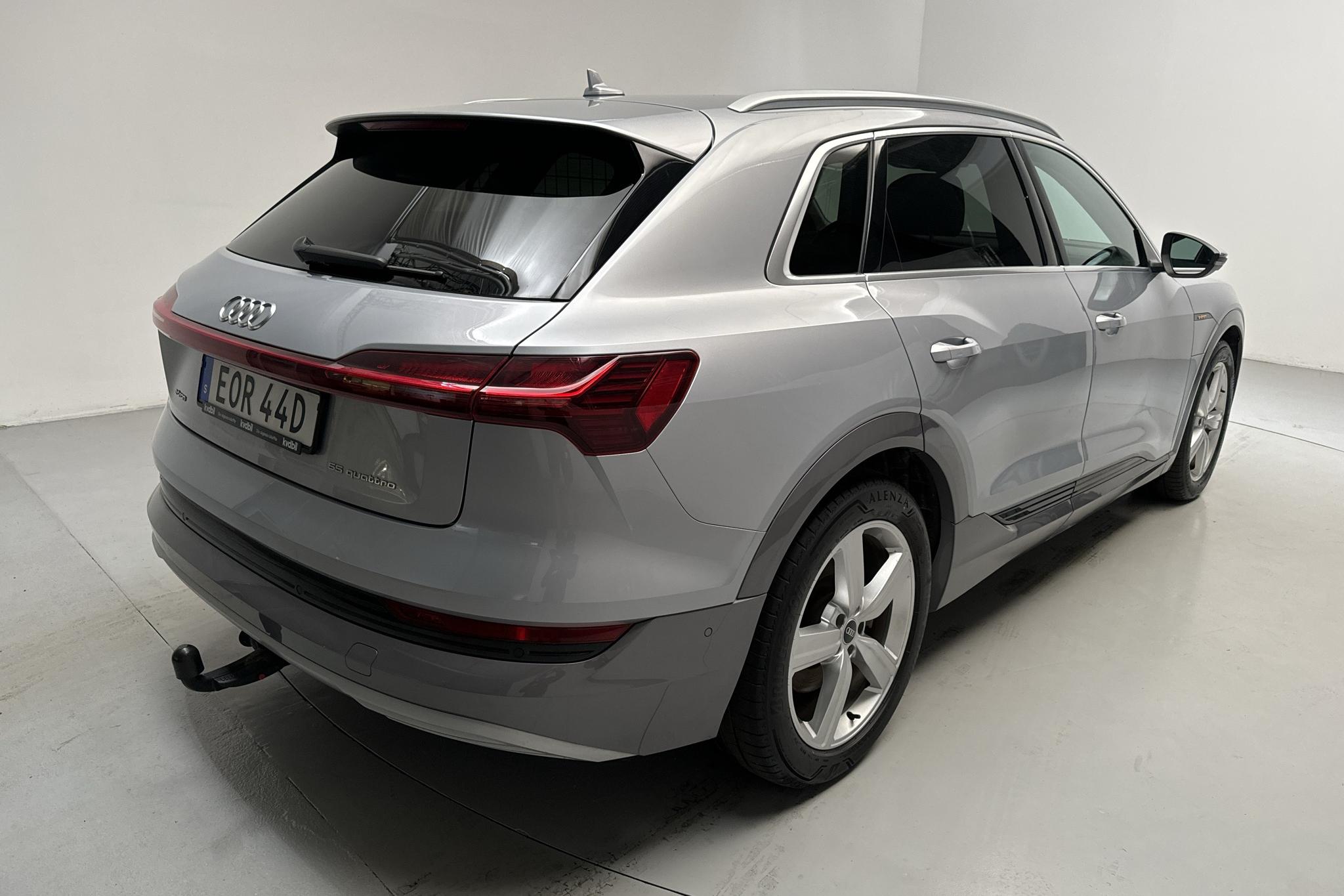 Audi e-tron 55 quattro 95 kWh (360hk) - 87 770 km - Automaatne - hõbe - 2021