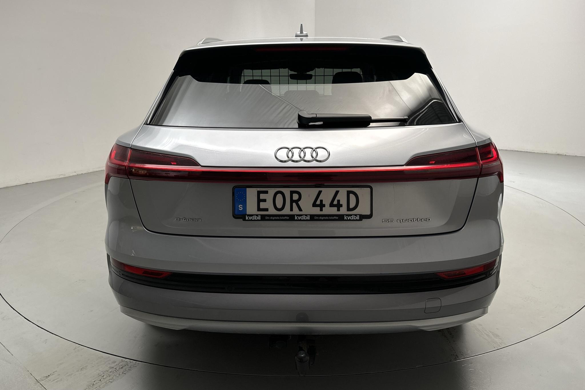 Audi e-tron 55 quattro 95 kWh (360hk) - 8 777 mil - Automat - silver - 2021