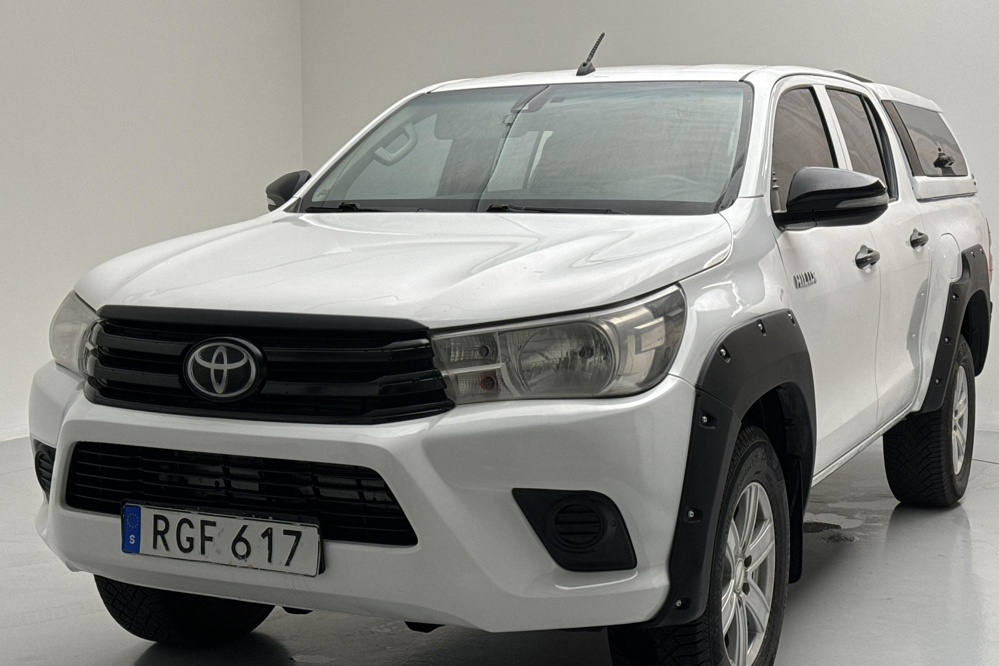 Toyota Hilux 2.4 D 4WD (150hk) - 60 720 km - Käsitsi - valge - 2016