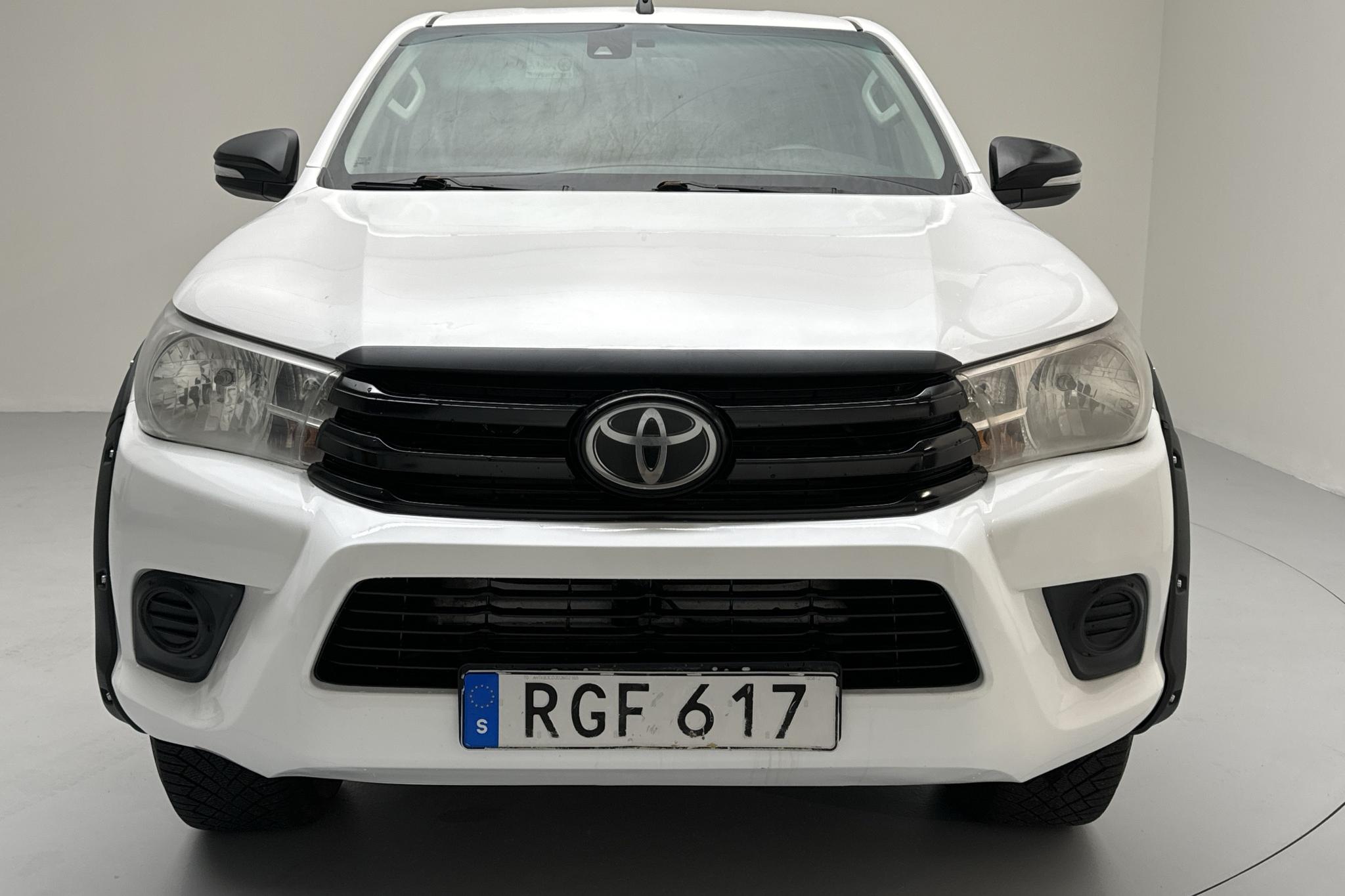 Toyota Hilux 2.4 D 4WD (150hk) - 60 720 km - Manuaalinen - valkoinen - 2016