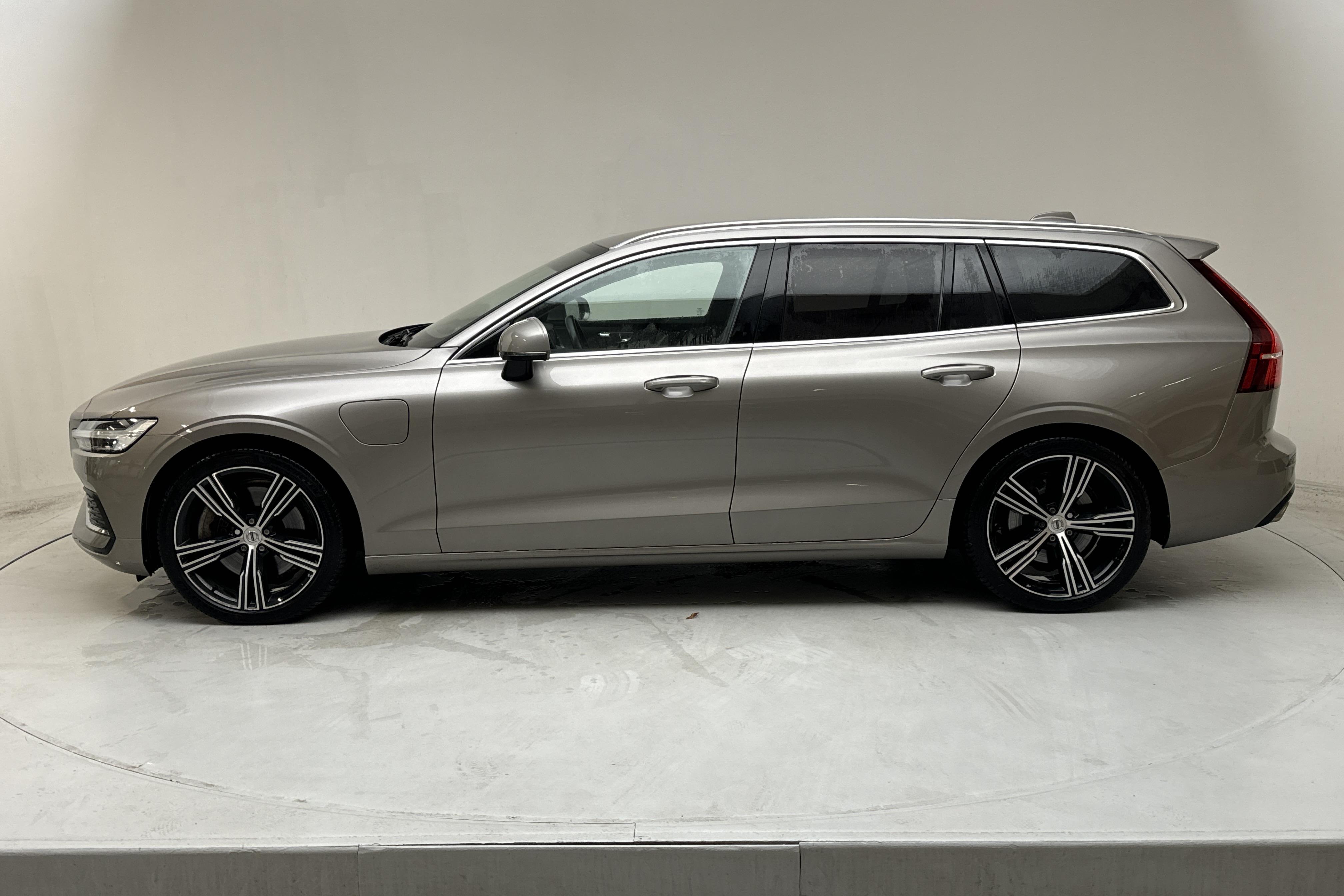 Volvo V60 T8 AWD Twin Engine (390hk) - 61 060 km - Automaattinen - harmaa - 2022