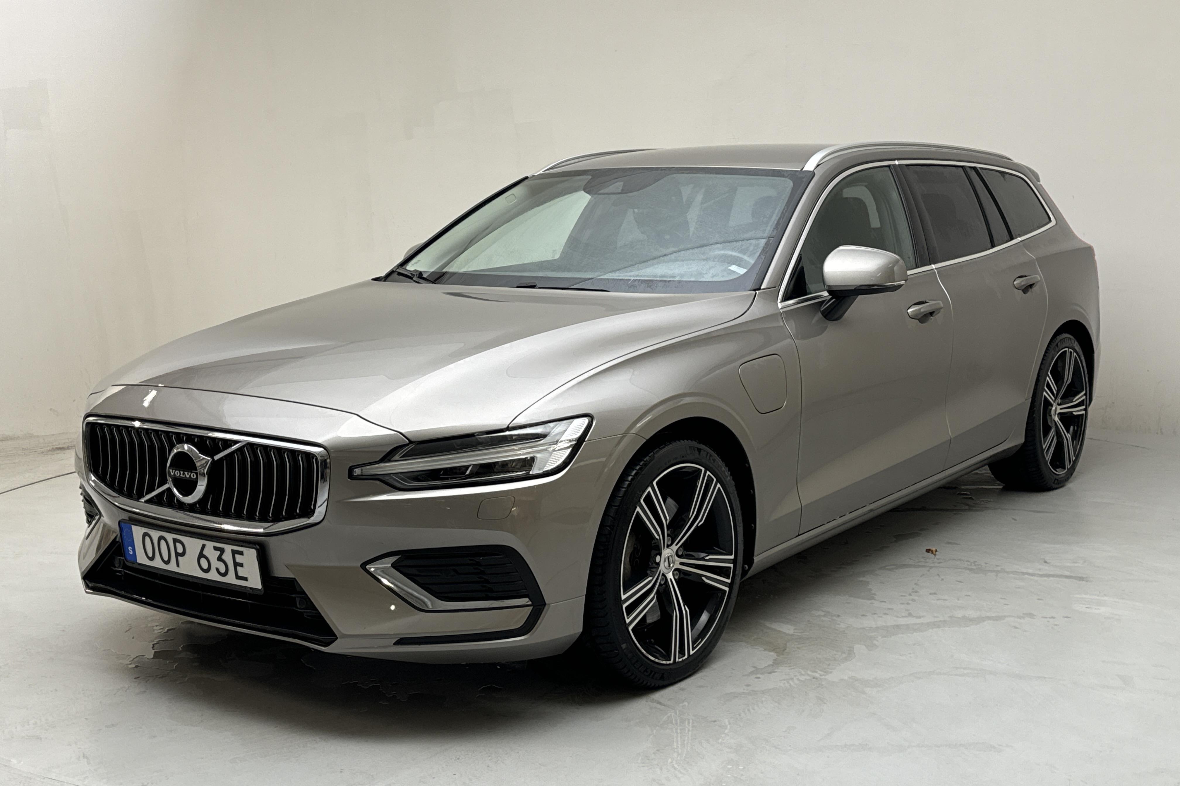 Volvo V60 T8 AWD Twin Engine (390hk) - 6 106 mil - Automat - grå - 2022