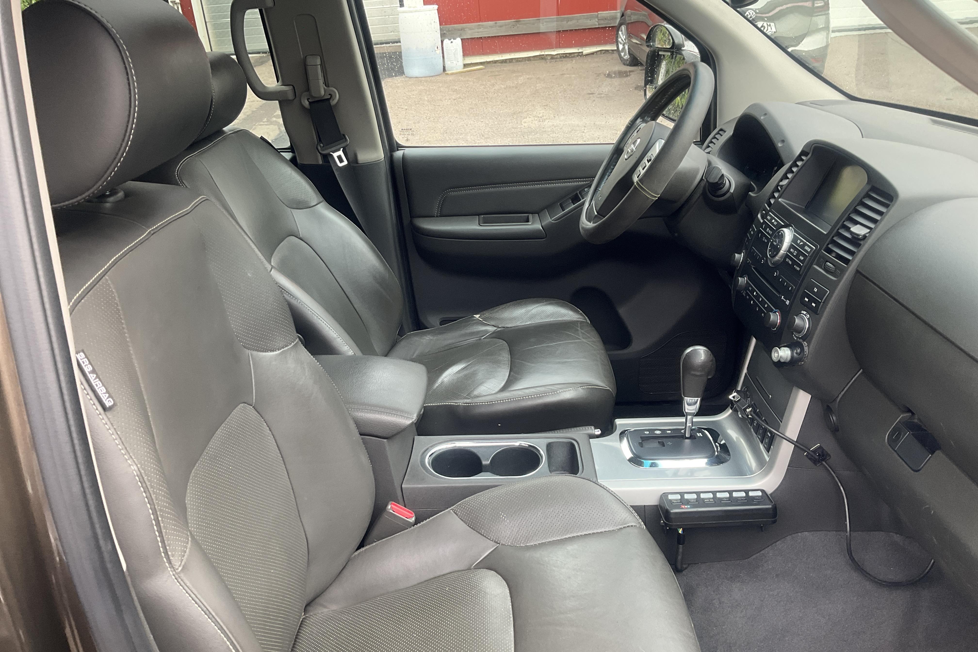 Nissan Navara 3.0 dCi V6 (231hk) - 184 250 km - Automatyczna - brązowy - 2015