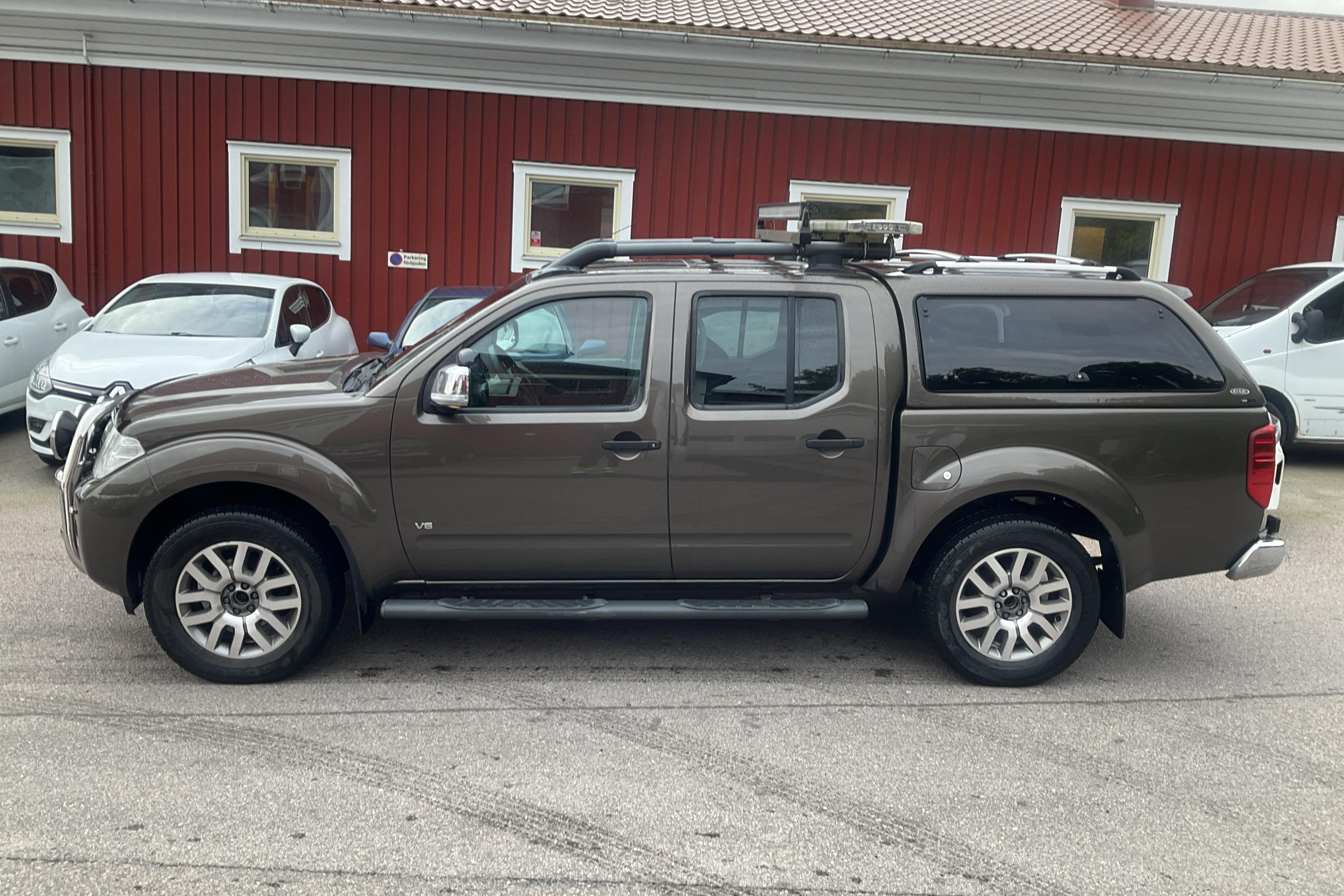 Nissan Navara 3.0 dCi V6 (231hk) - 184 250 km - Automatyczna - brązowy - 2015