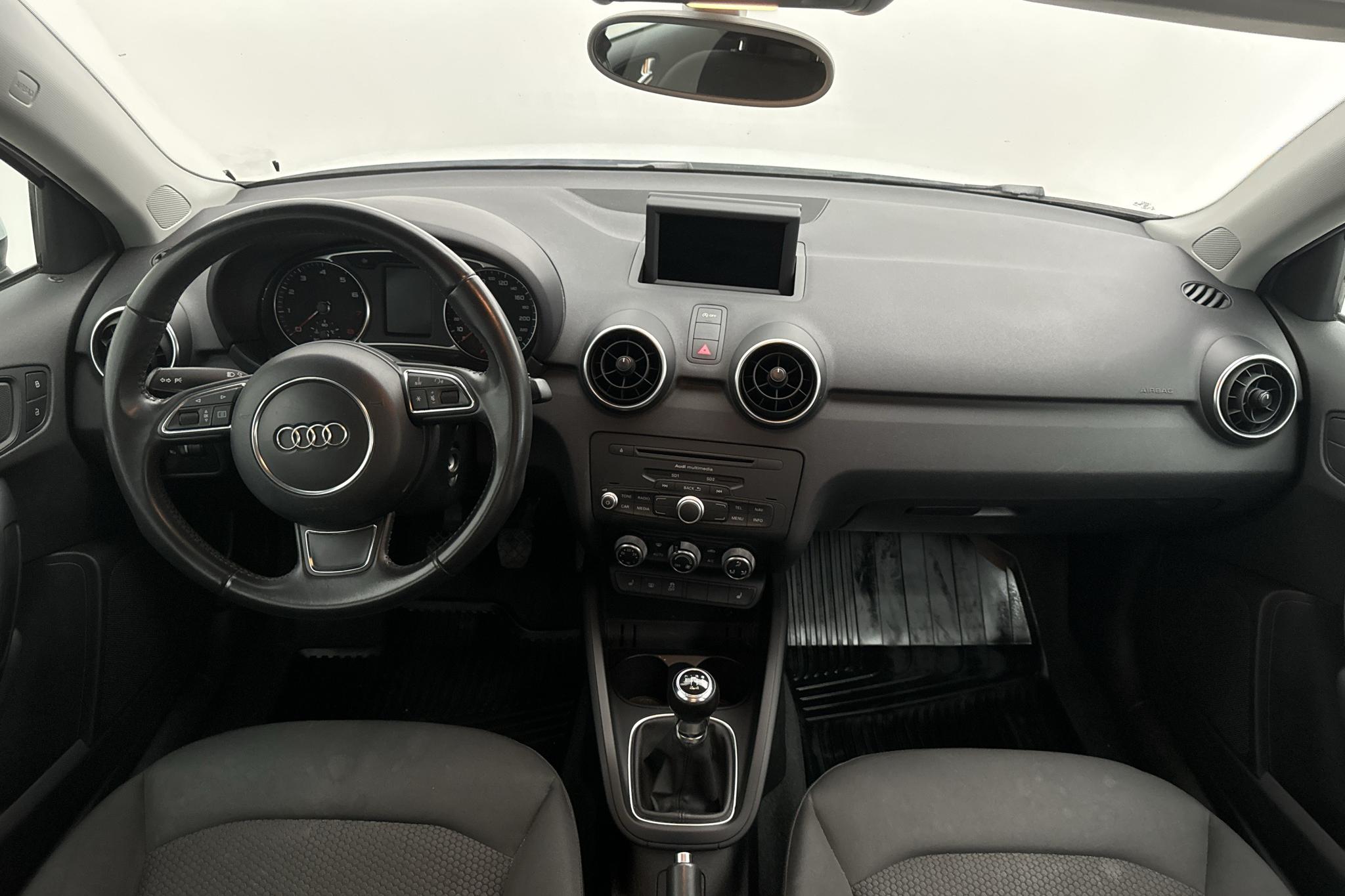 Audi A1 1.2 TFSI Sportback (86hk) - 138 650 km - Käsitsi - valge - 2014