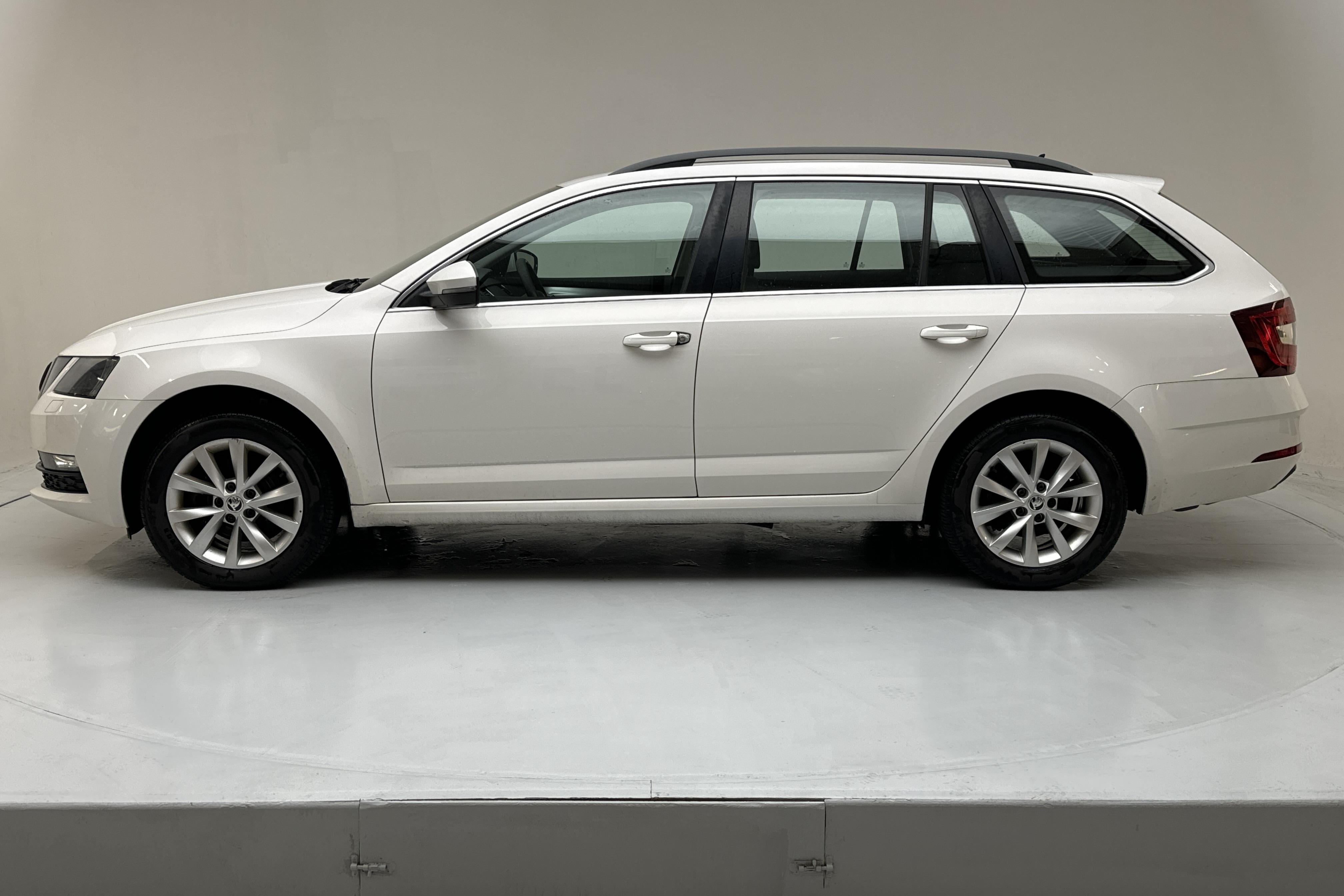 Skoda Octavia III 2.0 TDI CR Combi 4x4 (150hk) - 189 270 km - Manuaalinen - valkoinen - 2018