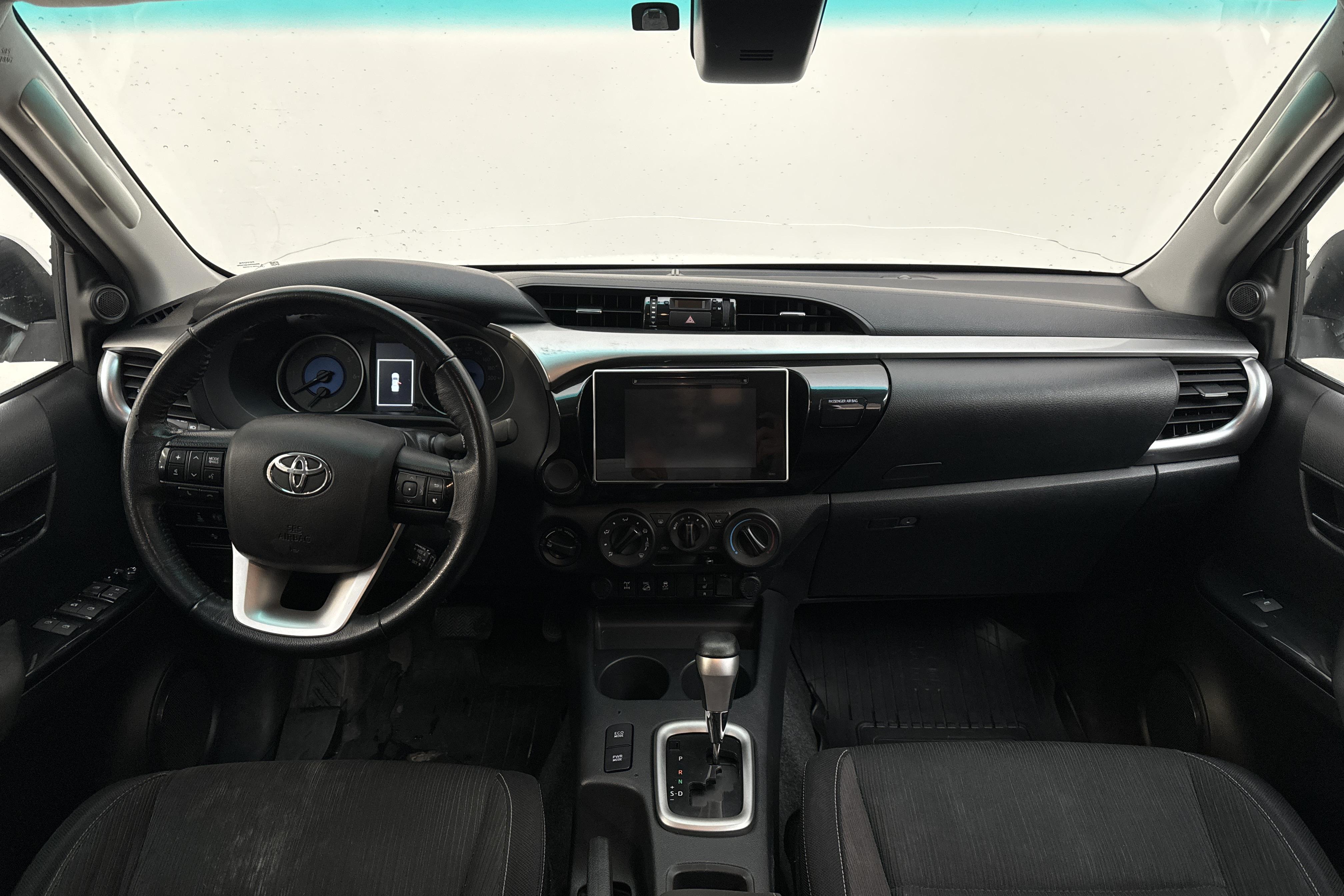 Toyota Hilux 2.4 D 4WD (150hk) - 278 300 km - Automatyczna - biały - 2017