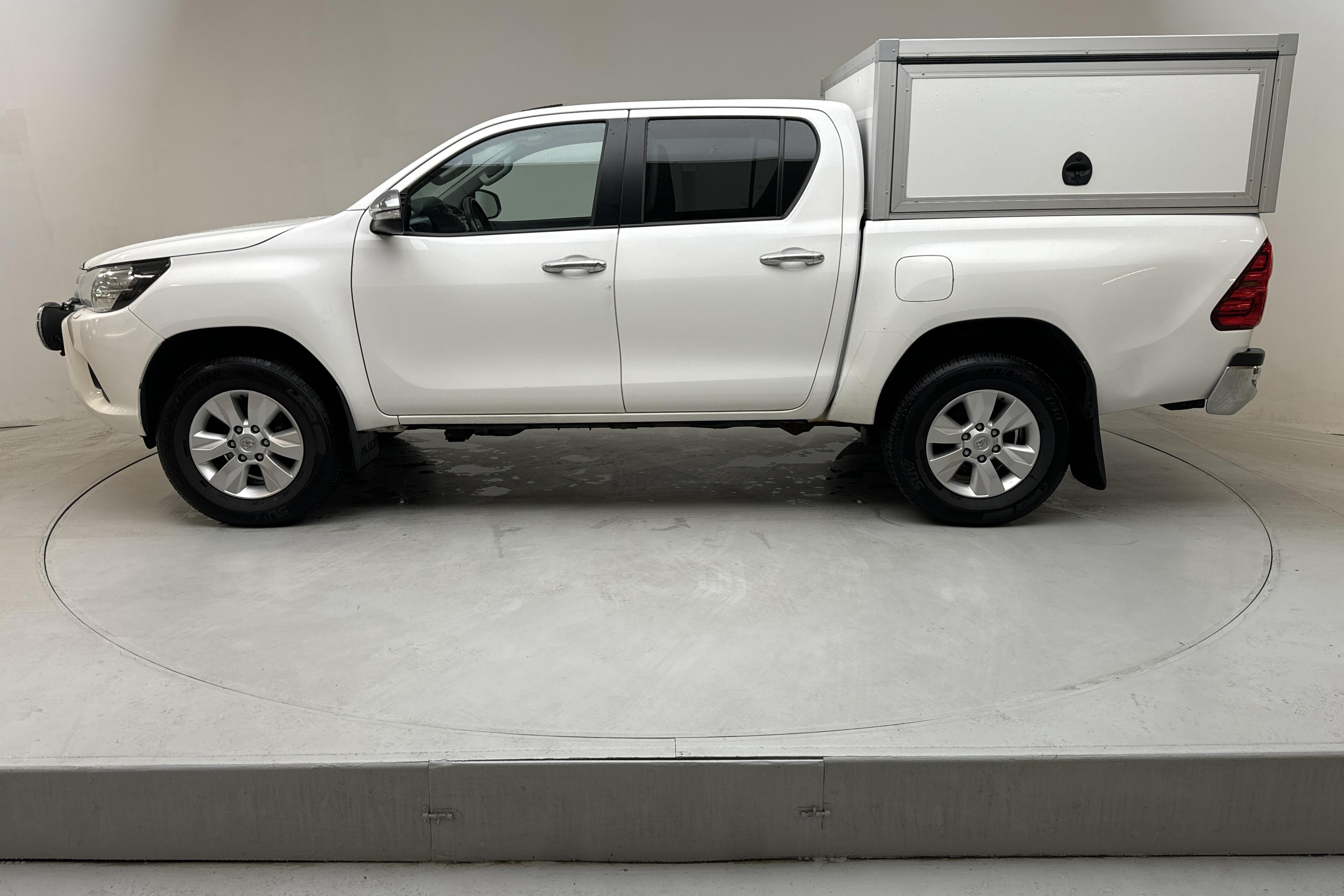 Toyota Hilux 2.4 D 4WD (150hk) - 27 830 mil - Automat - vit - 2017