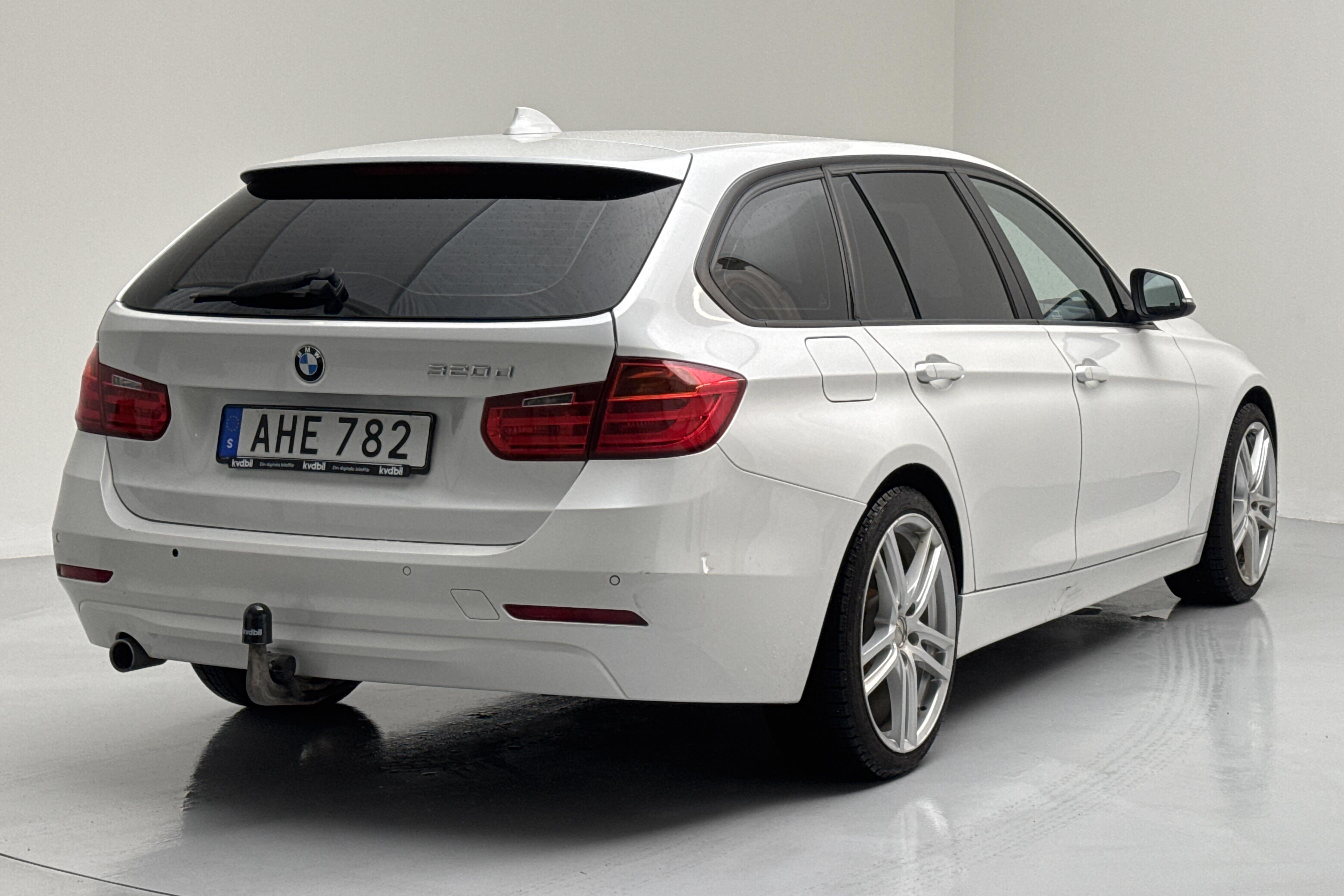 BMW 320d Touring, F31 (184hk) - 18 798 mil - Automat - vit - 2015