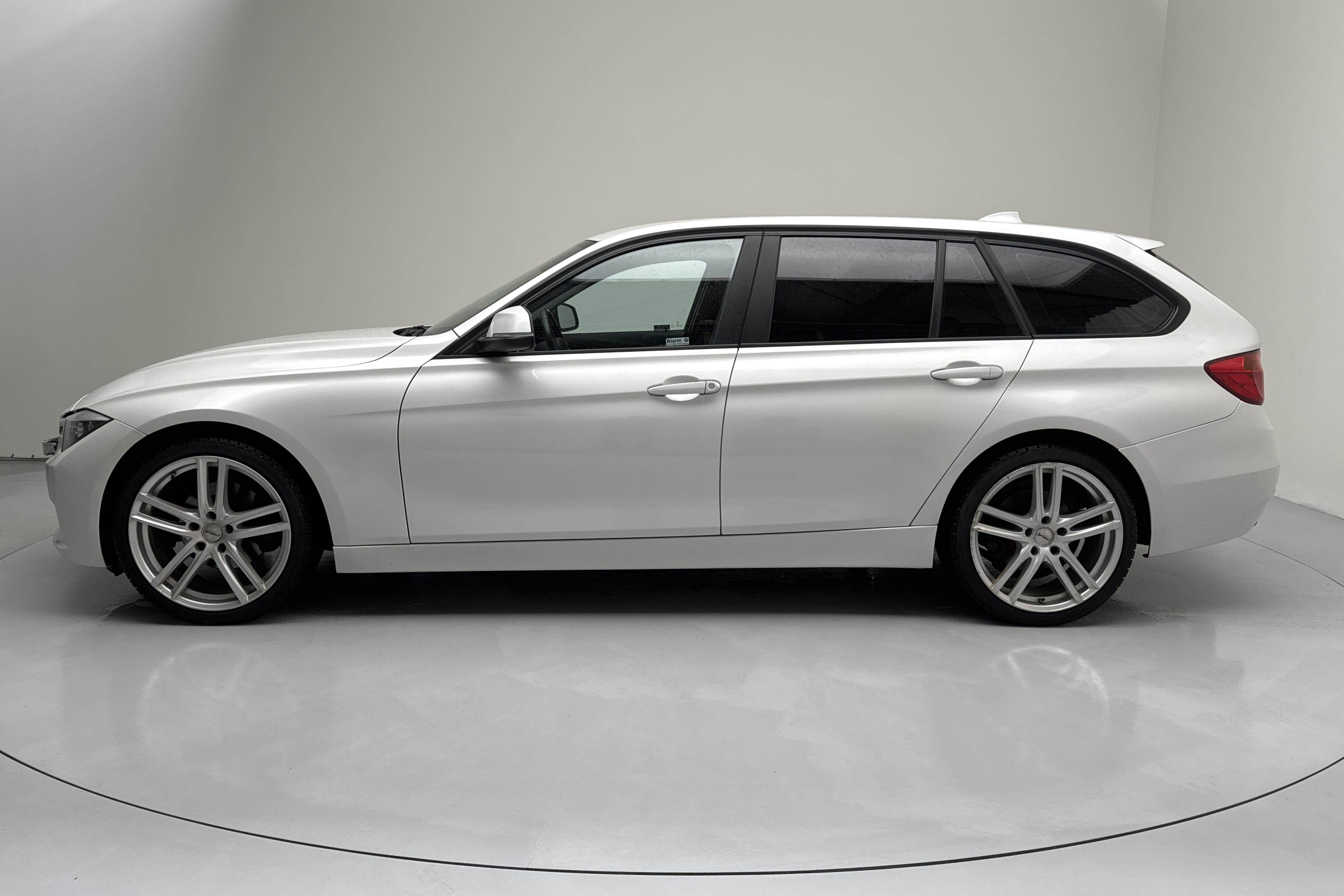 BMW 320d Touring, F31 (184hk) - 18 798 mil - Automat - vit - 2015