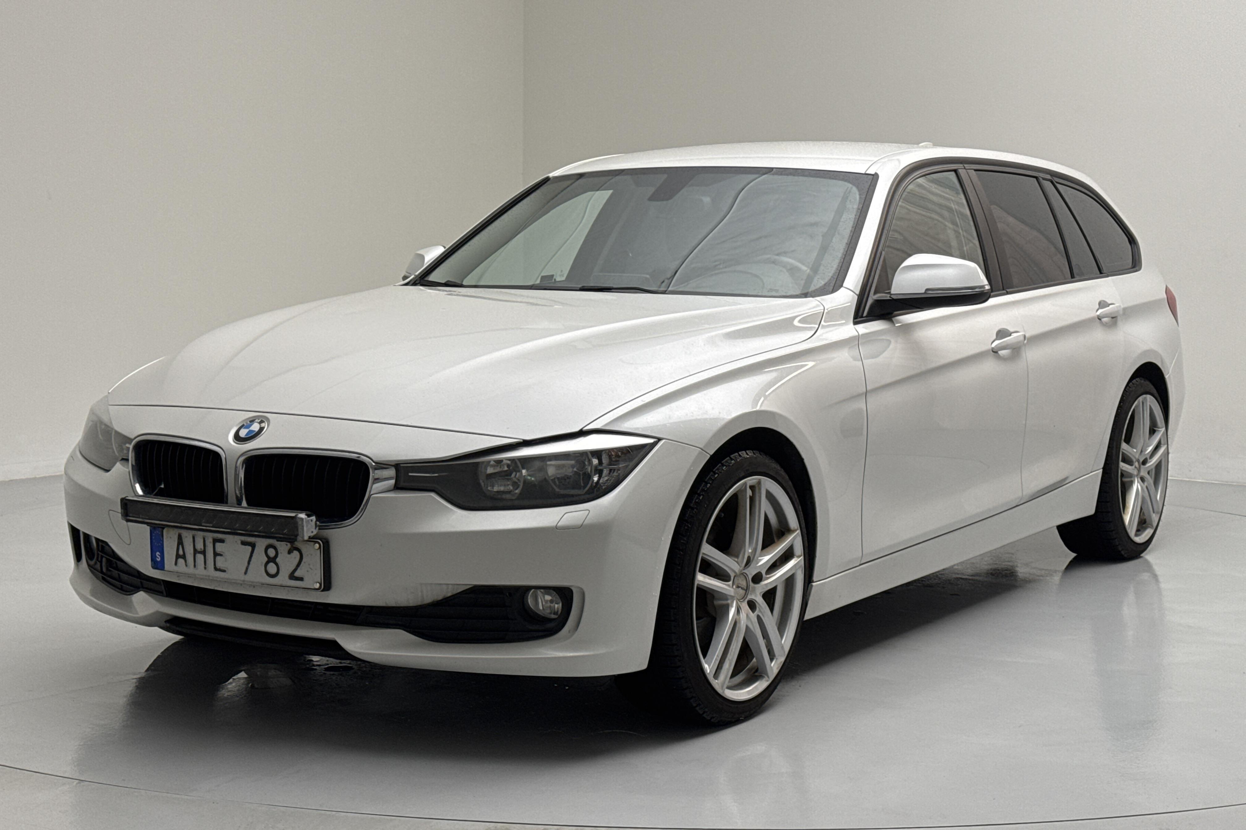 BMW 320d Touring, F31 (184hk) - 187 980 km - Automaattinen - valkoinen - 2015