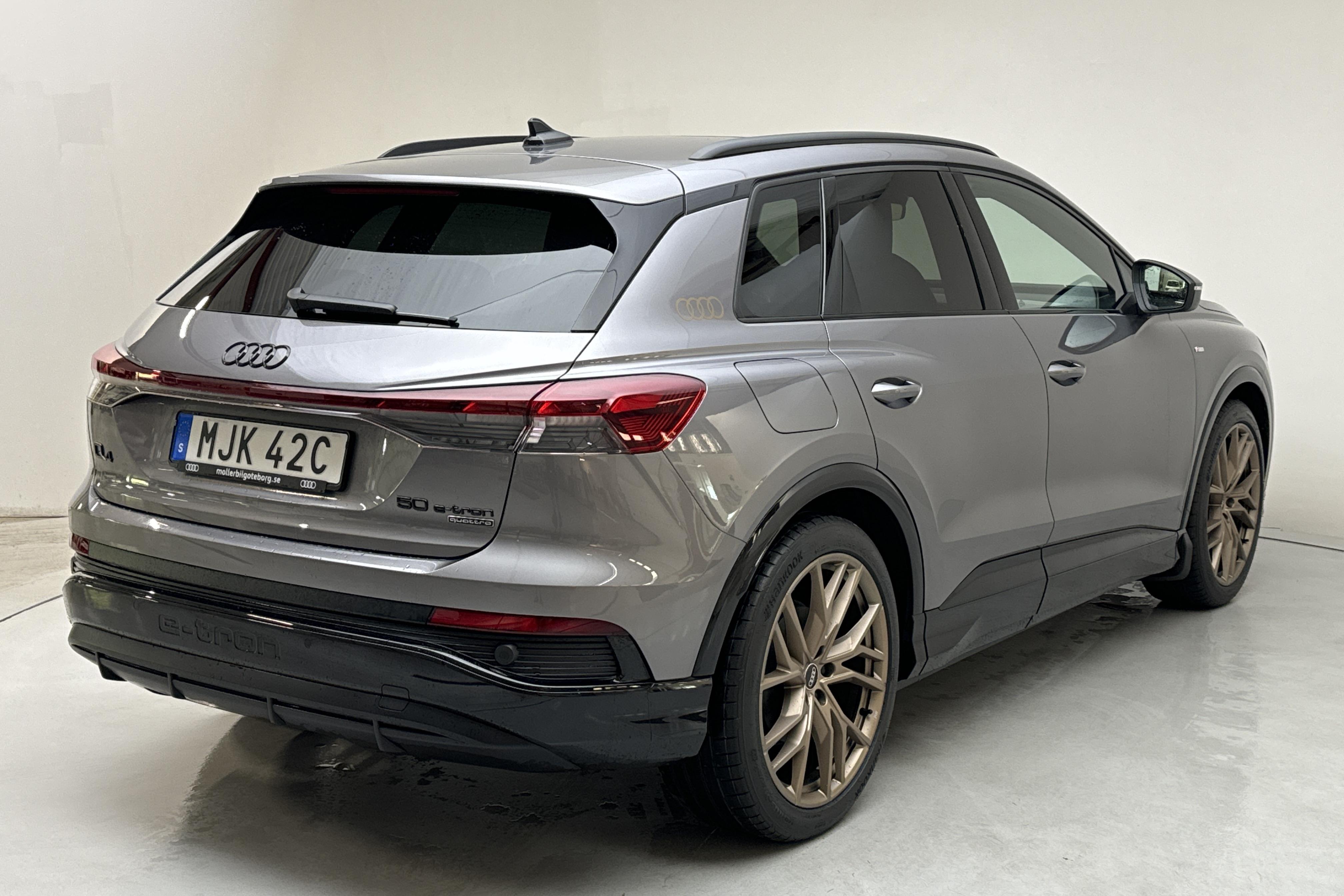 Audi Q4 50 e-tron quattro 77 kWh (299hk) - 45 600 km - Automatic - gray - 2022