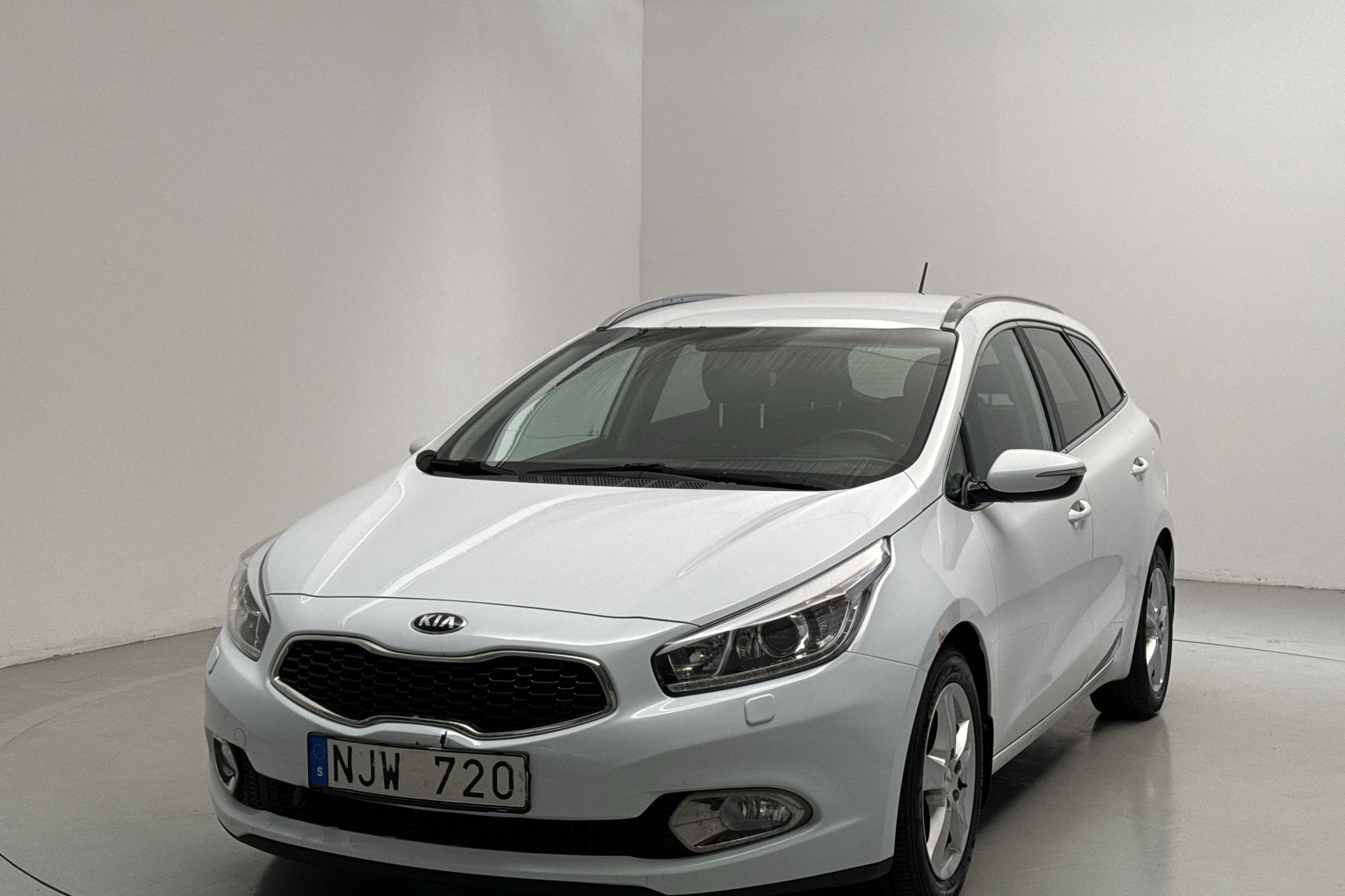 KIA Cee'd 1.6 CRDi SW (128hk) - 152 370 km - Manual - white - 2014