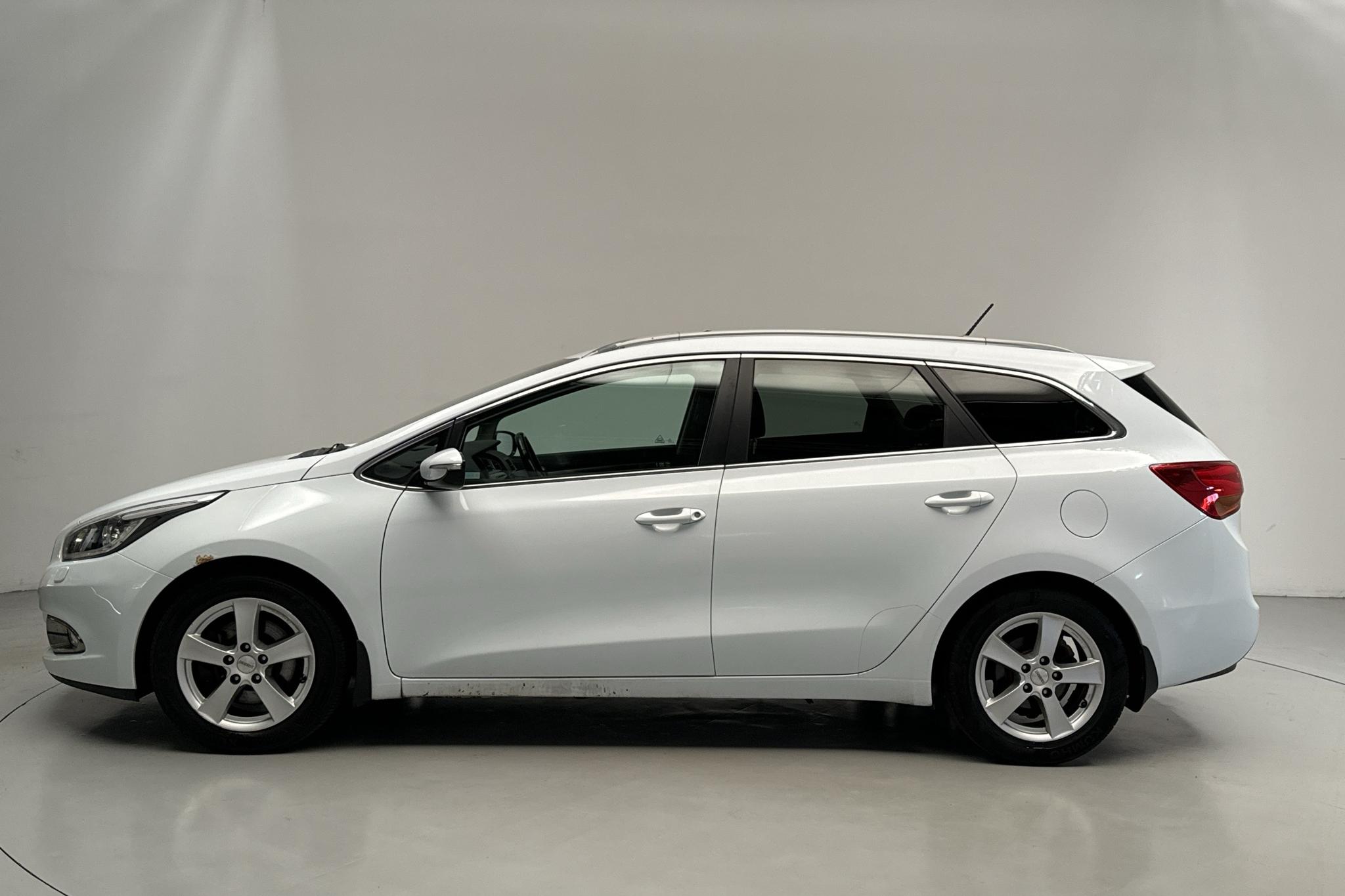 KIA Cee'd 1.6 CRDi SW (128hk) - 15 237 mil - Manuell - vit - 2014