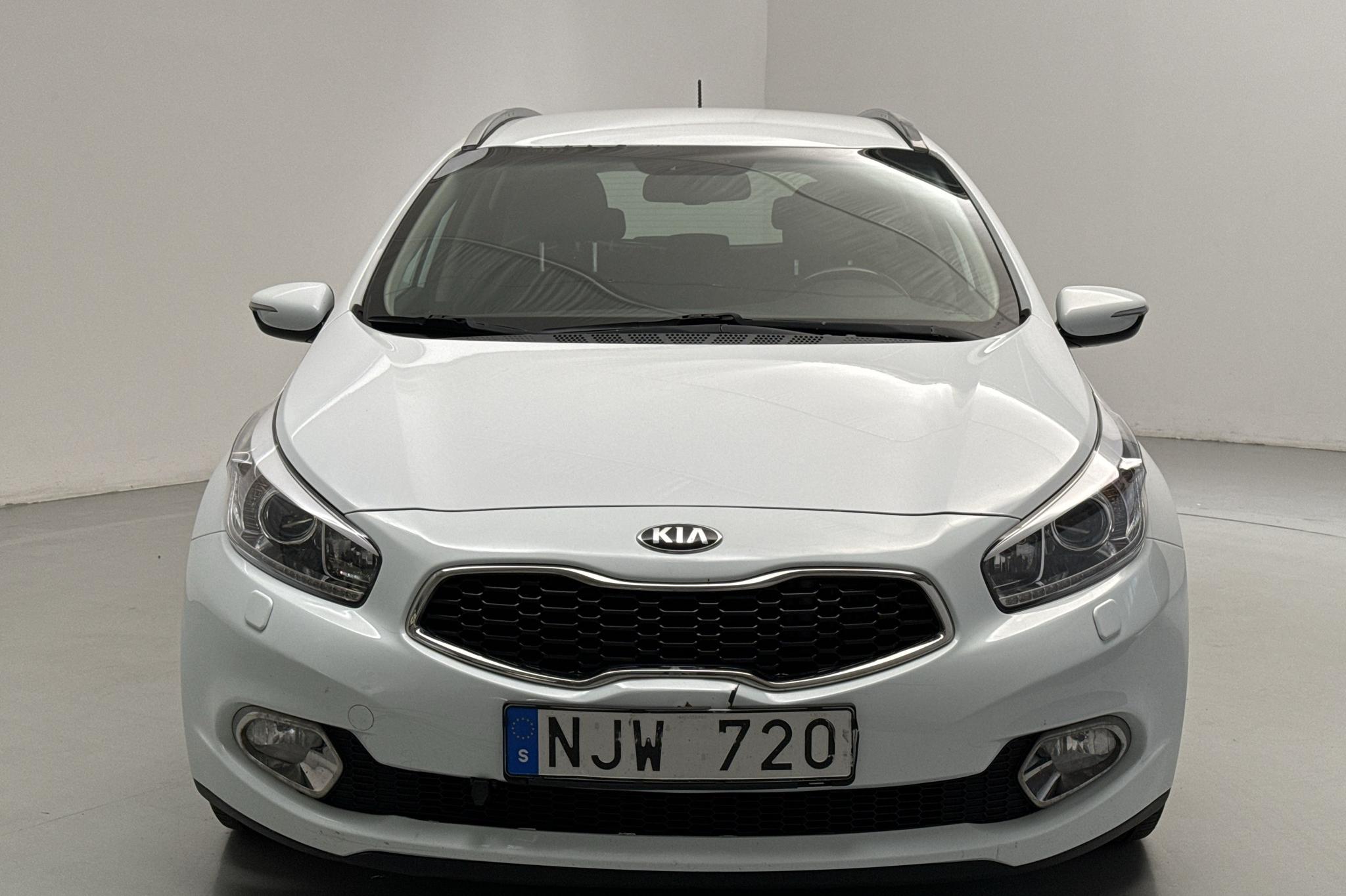 KIA Cee'd 1.6 CRDi SW (128hk) - 152 370 km - Käsitsi - valge - 2014