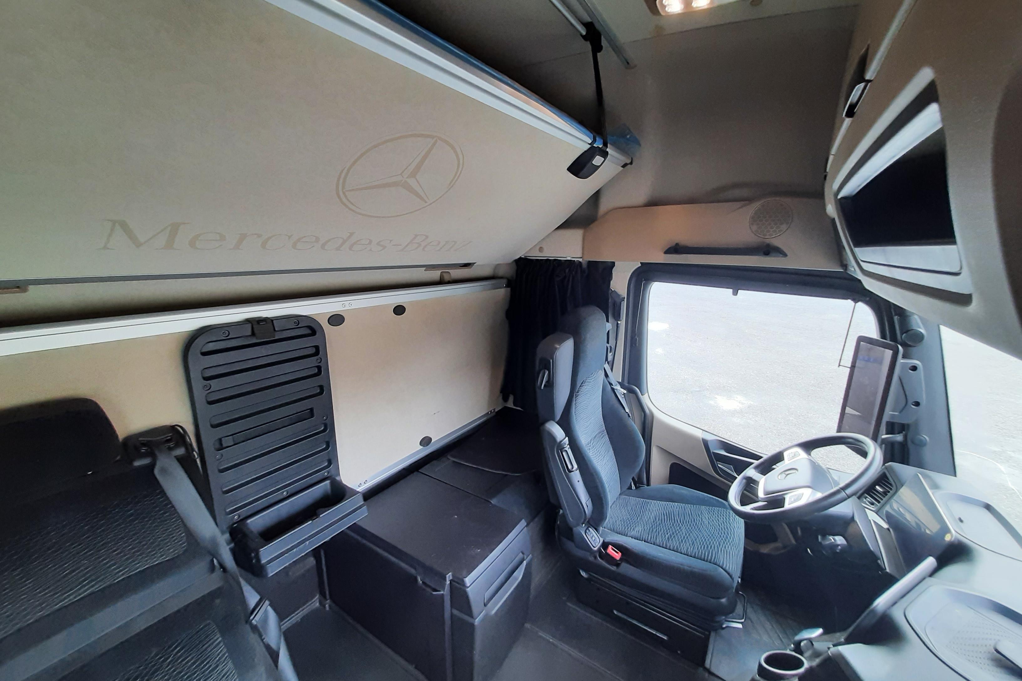 Mercedes ACTROS - 597 205 km - Automatyczna - biały - 2020