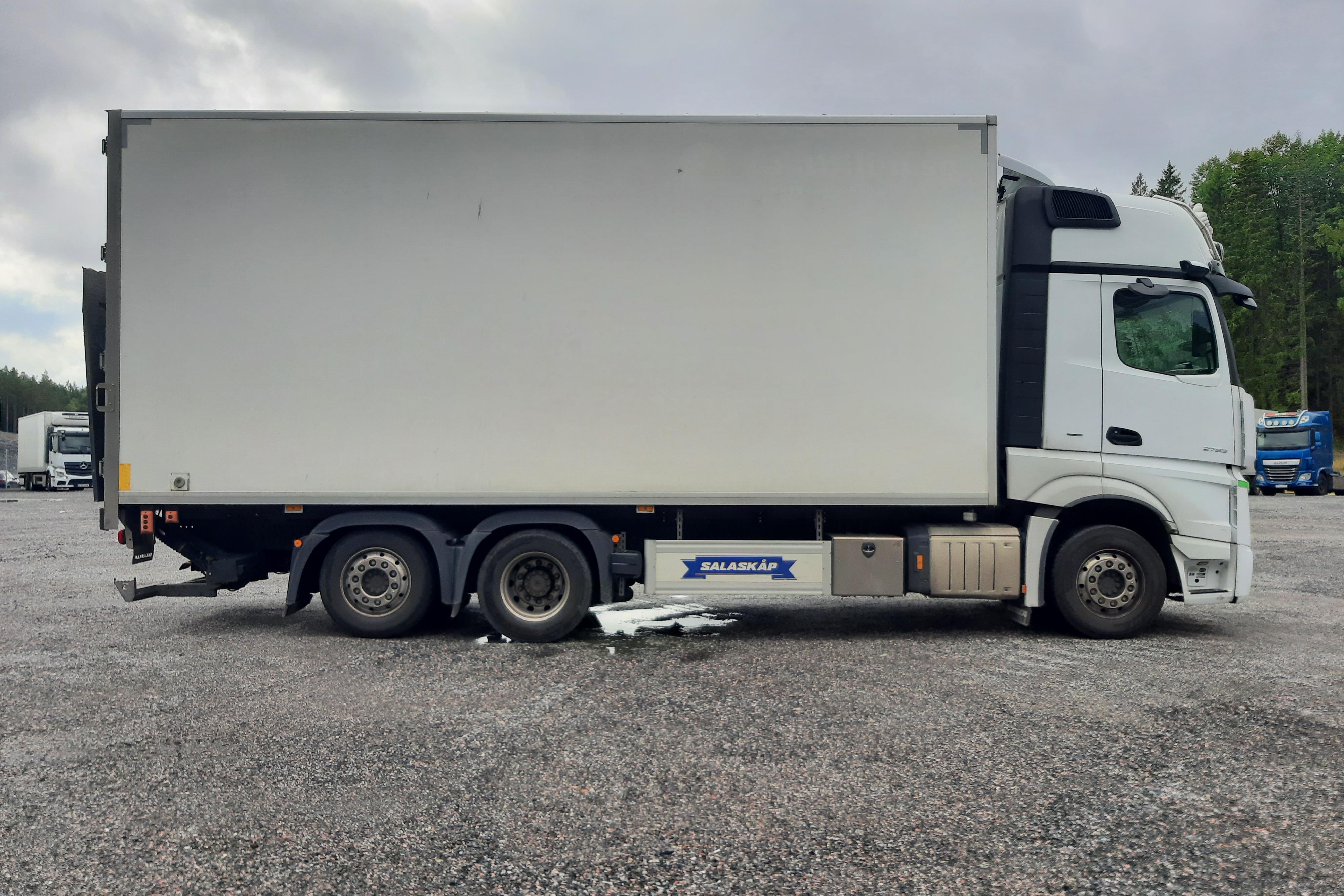 Mercedes ACTROS - 597 205 km - Automat - vit - 2020