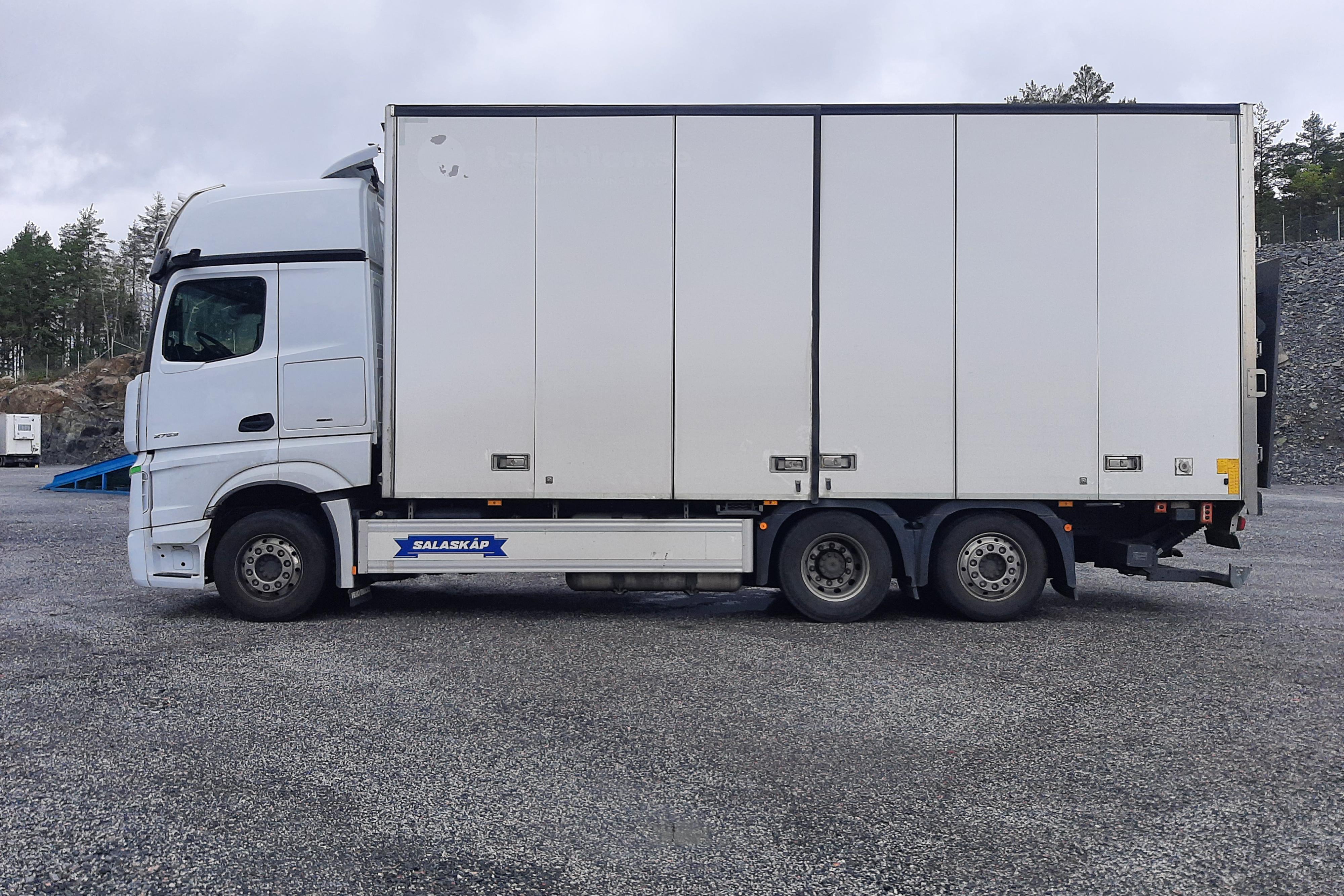 Mercedes ACTROS - 597 205 km - Automatic - white - 2020