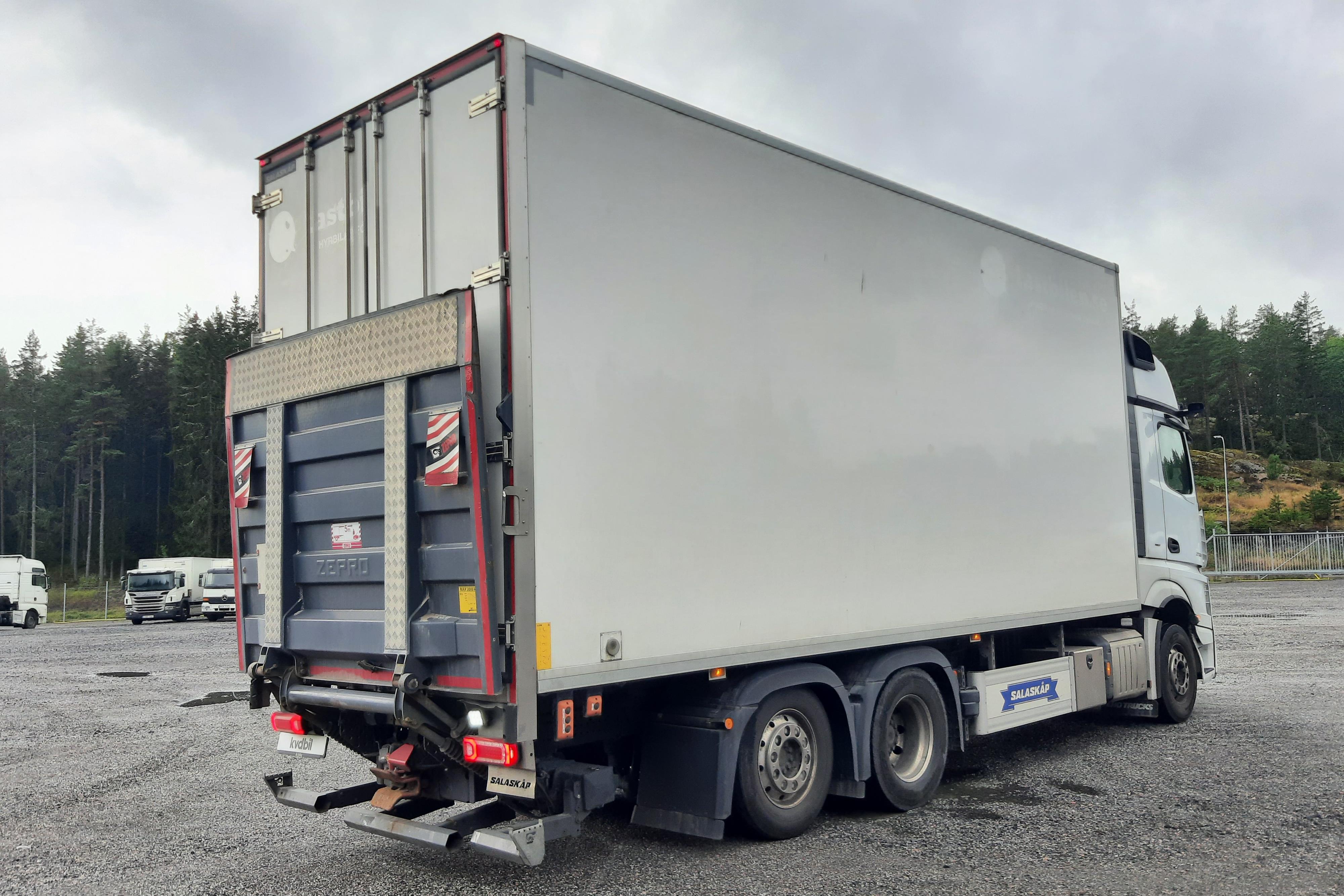 Mercedes ACTROS - 597 205 km - Automatyczna - biały - 2020