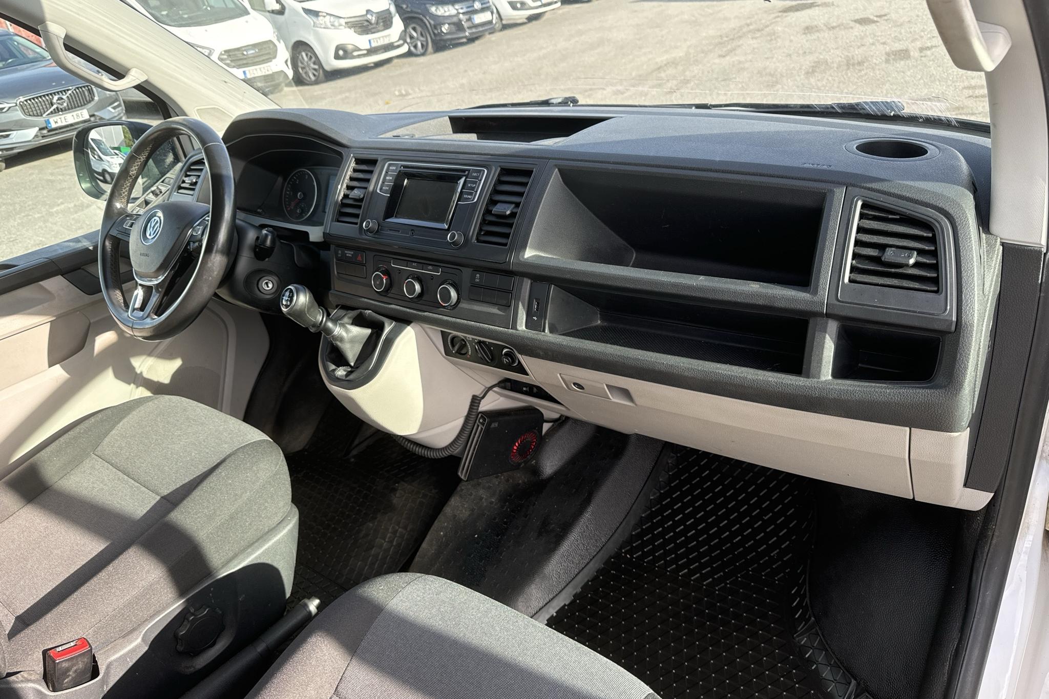 VW Transporter Kombi T6 2.0 TDI BMT 4MOTION (150hk) - 208 930 km - Manuaalinen - valkoinen - 2017