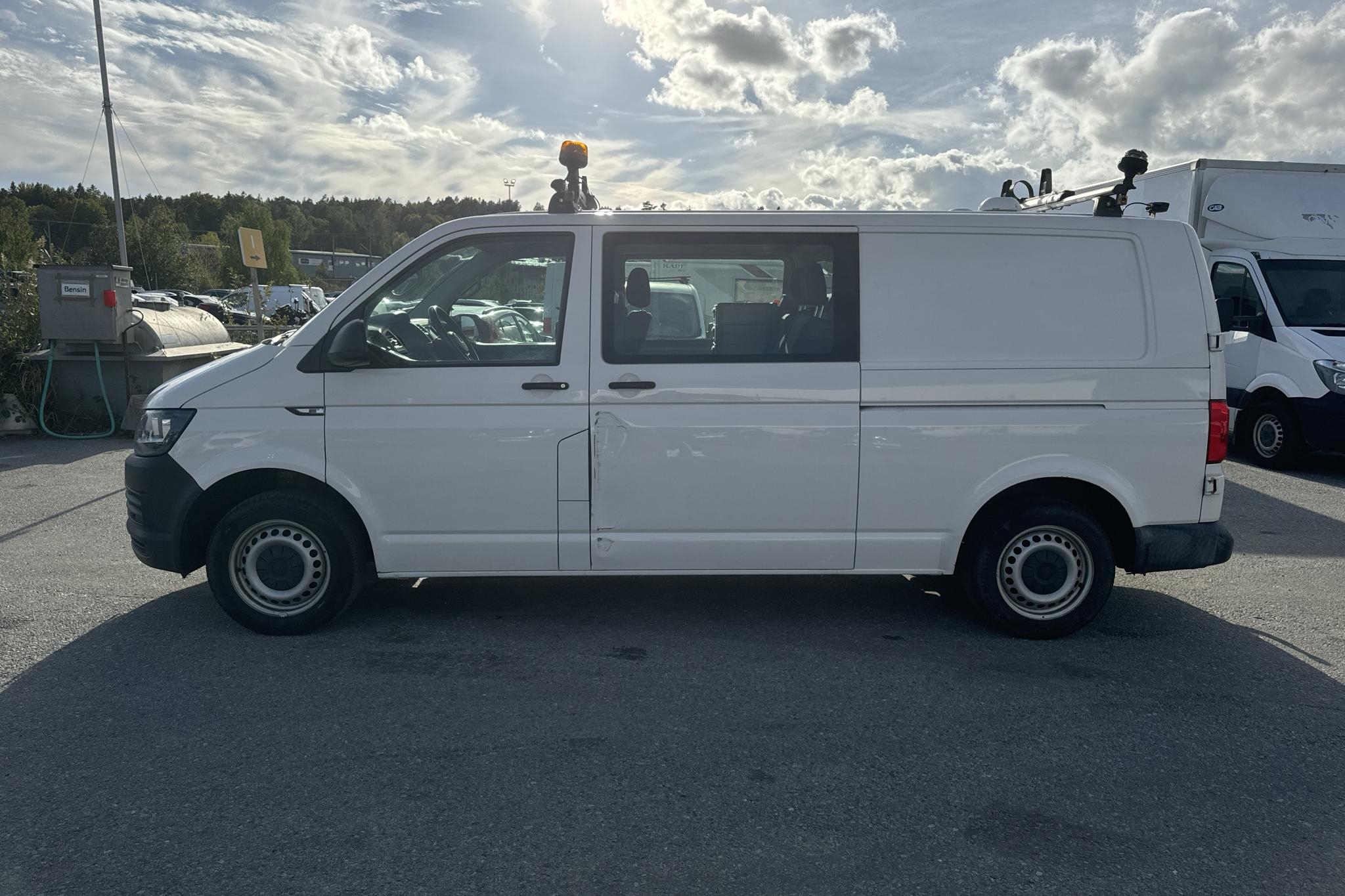 VW Transporter Kombi T6 2.0 TDI BMT 4MOTION (150hk) - 208 930 km - Manuaalinen - valkoinen - 2017